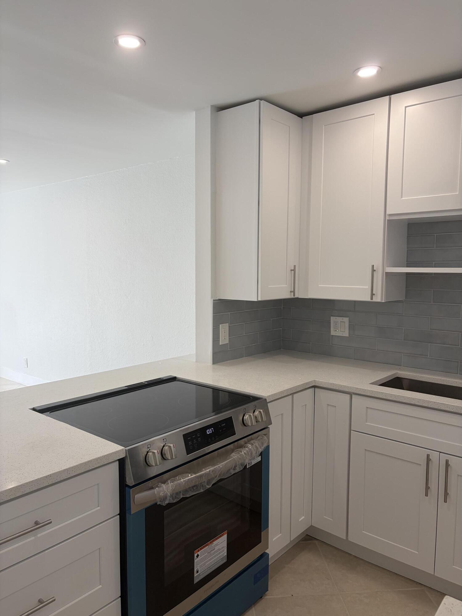 LAGO DEL REY CONDO - Residential