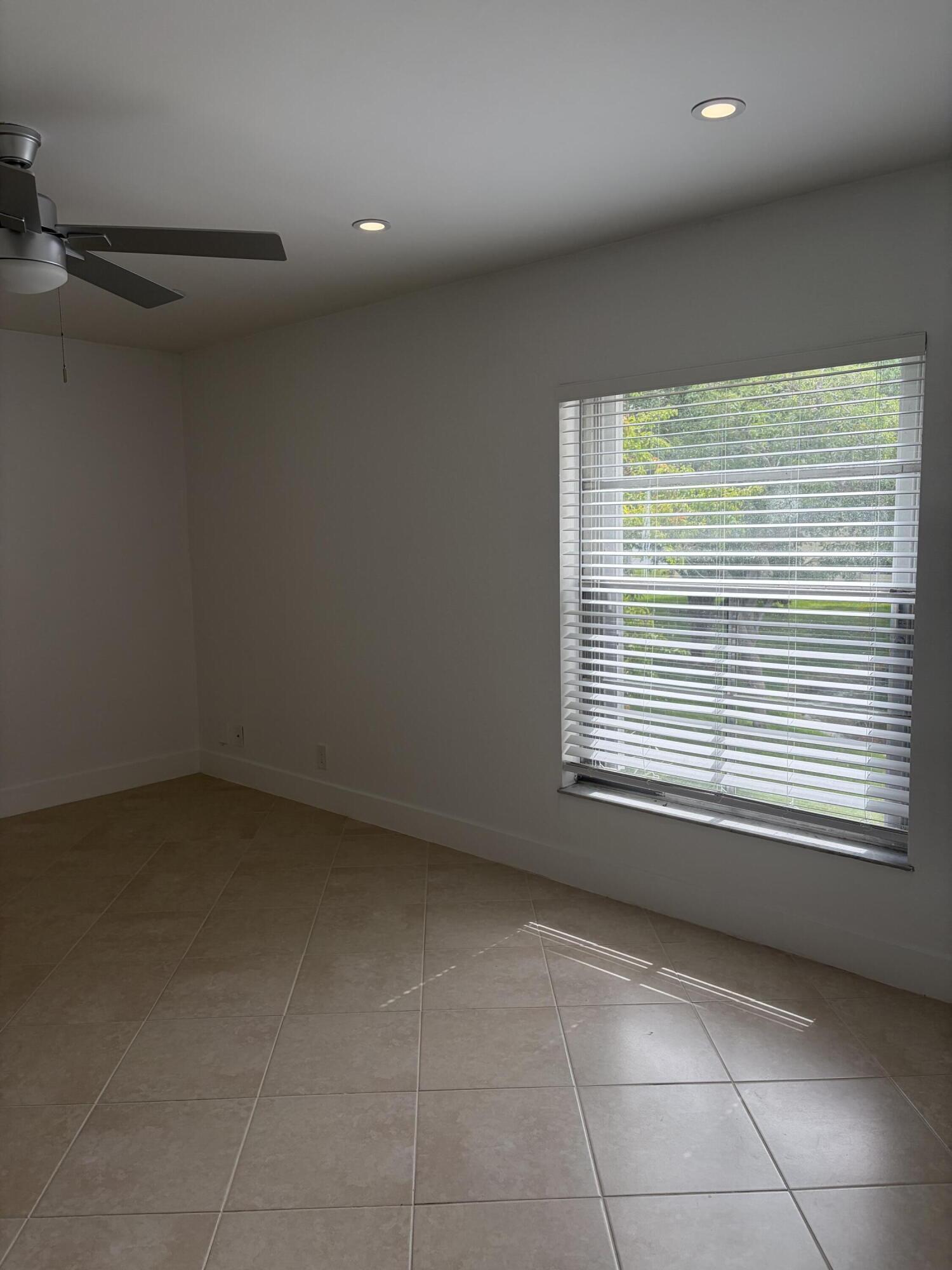 LAGO DEL REY CONDO - Residential