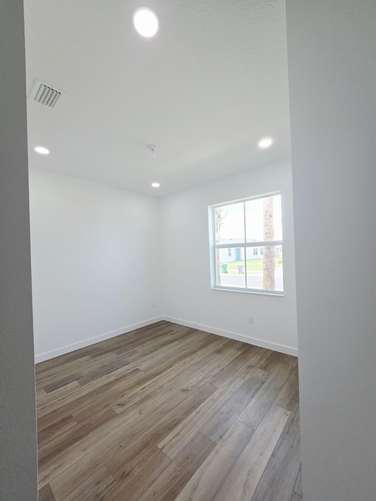SEAGROVE / METES AND BOUNDS - Residential Lease