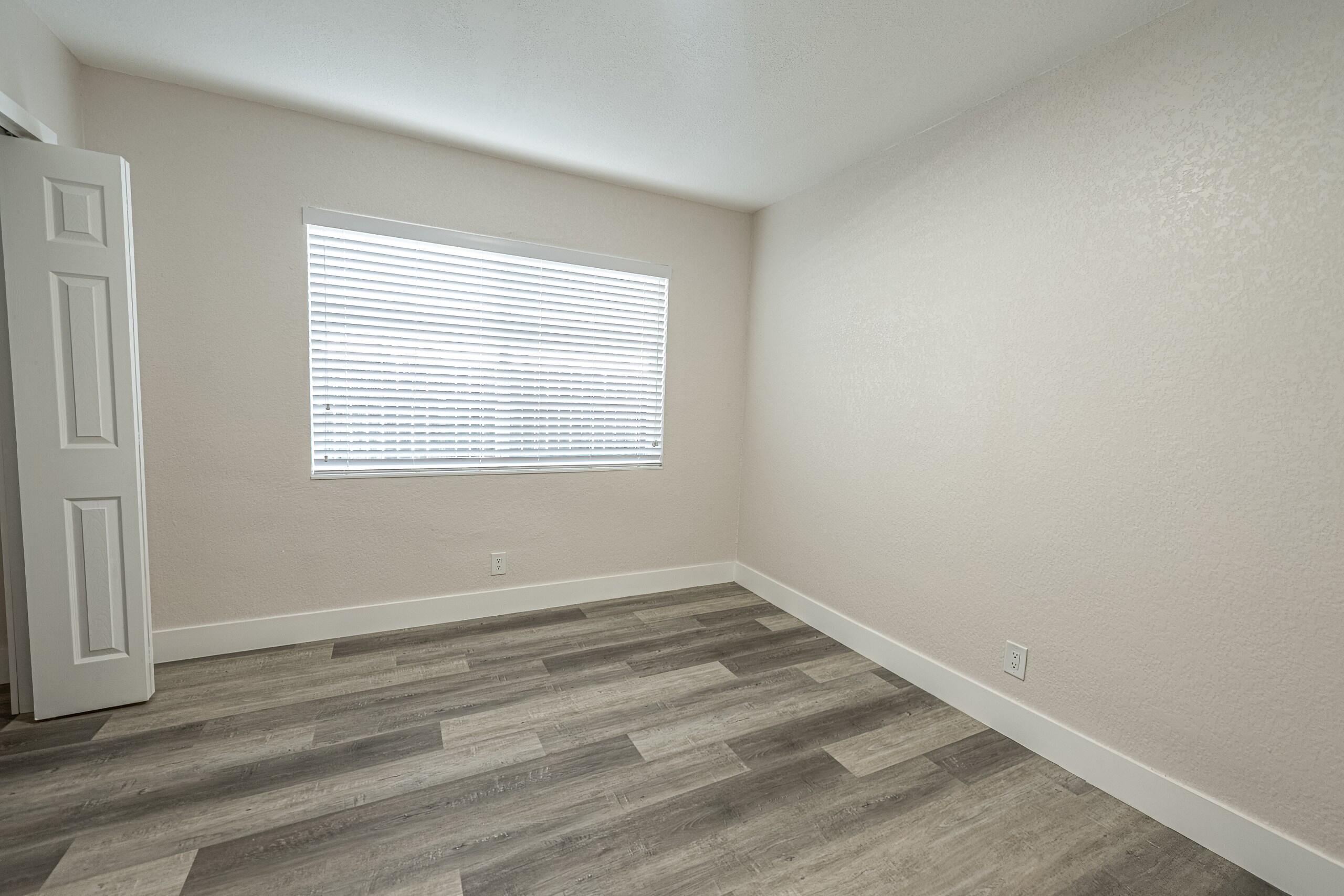 HOLLYWOOD LITTLE RANCHES - Residential