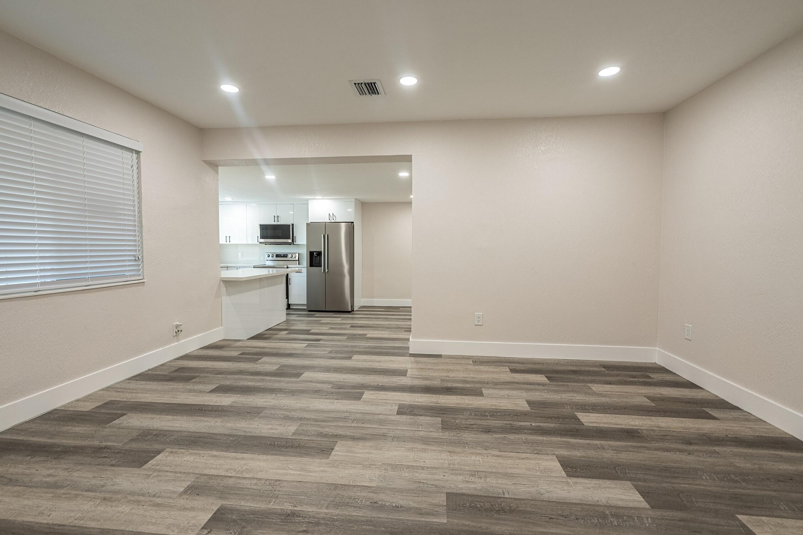 HOLLYWOOD LITTLE RANCHES - Residential