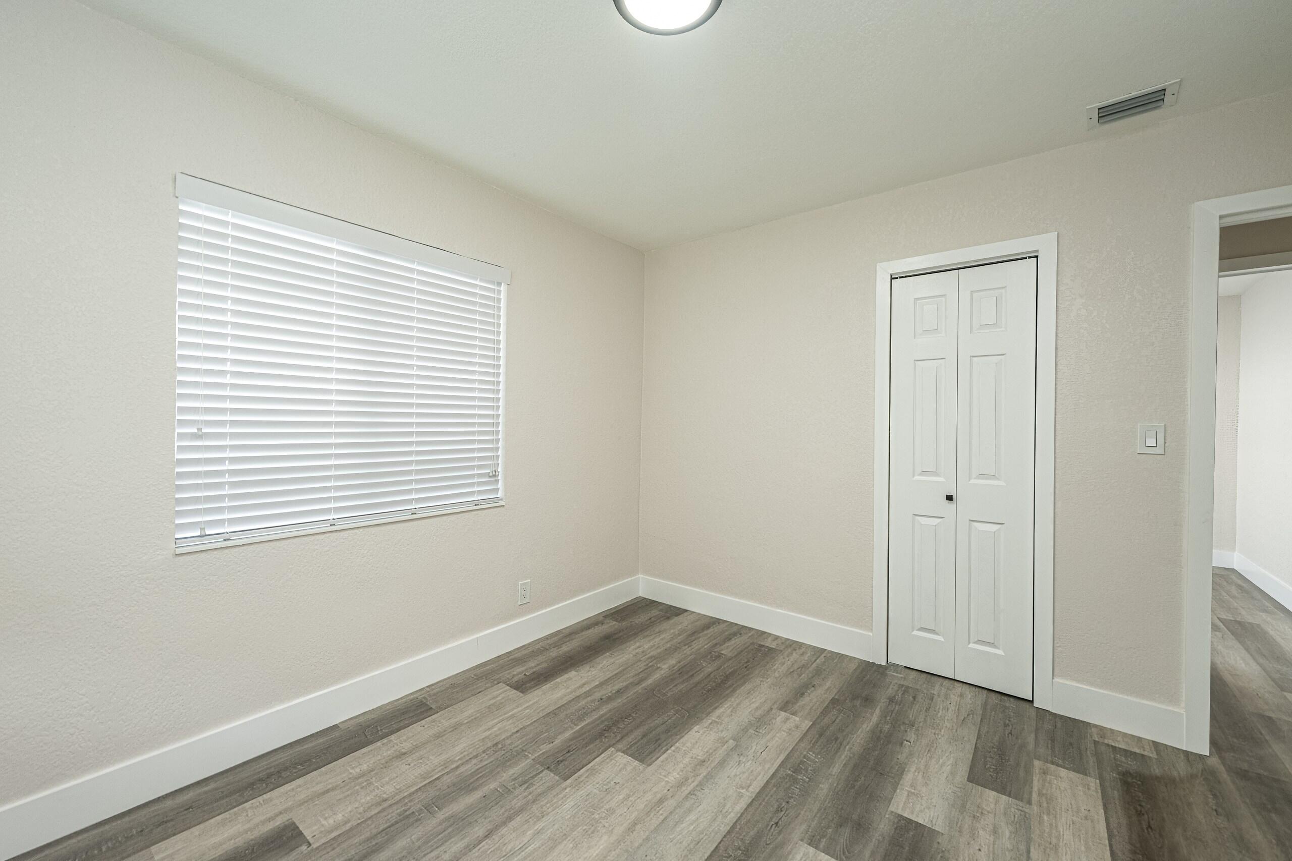 HOLLYWOOD LITTLE RANCHES - Residential