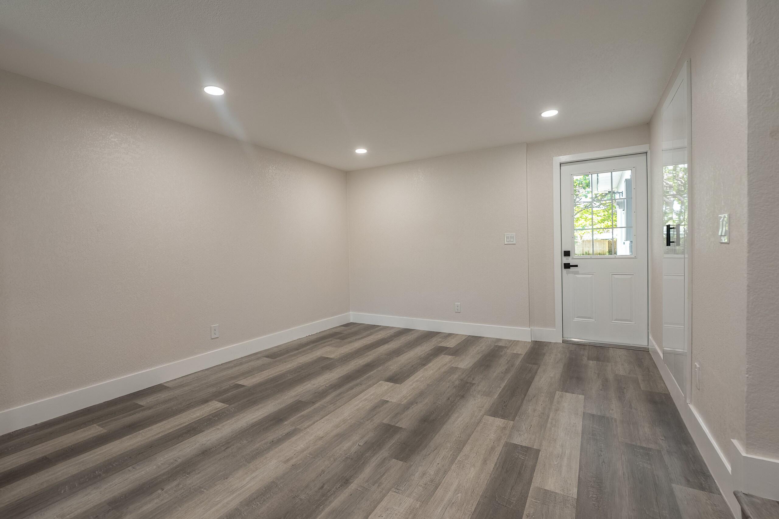 HOLLYWOOD LITTLE RANCHES - Residential