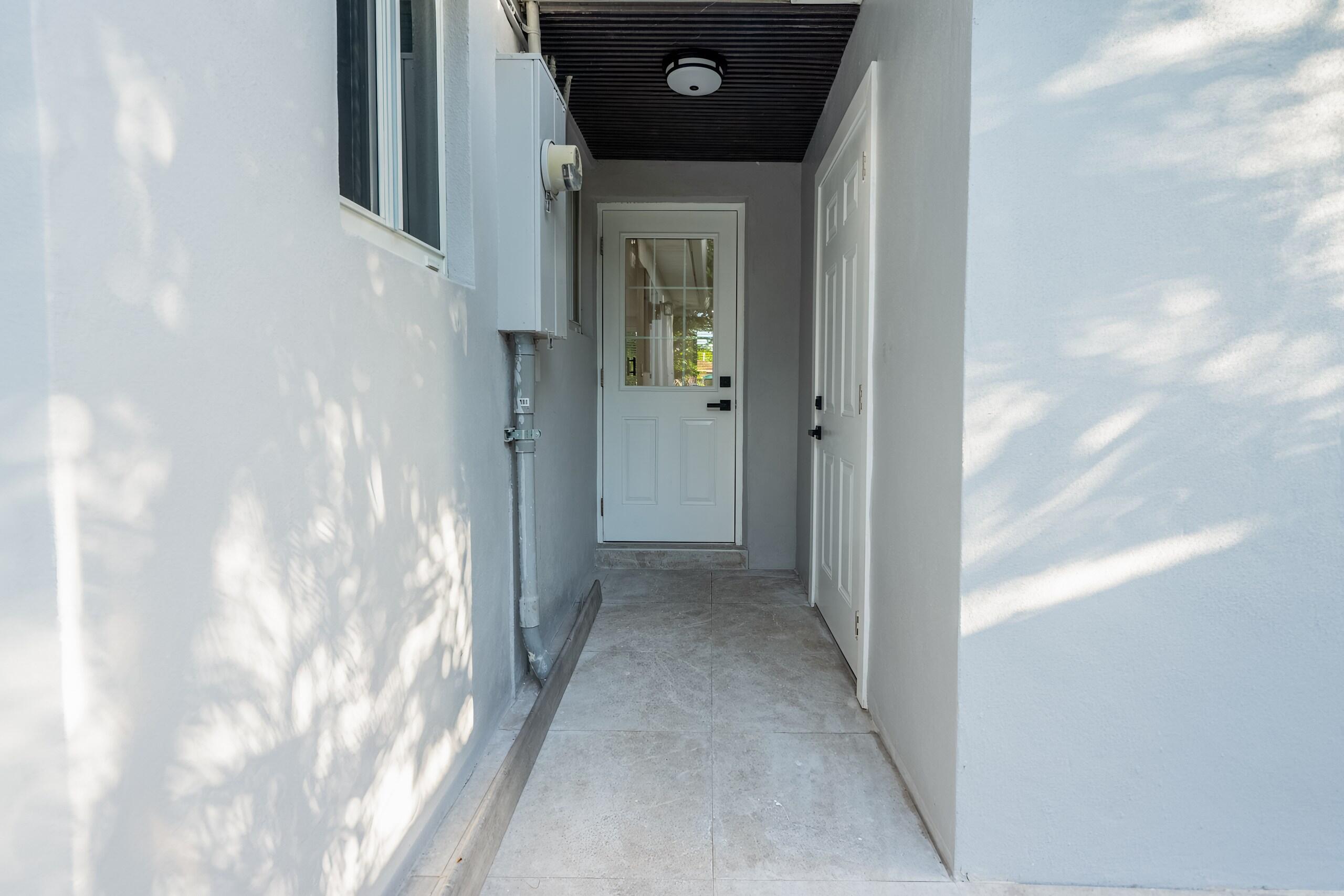HOLLYWOOD LITTLE RANCHES - Residential