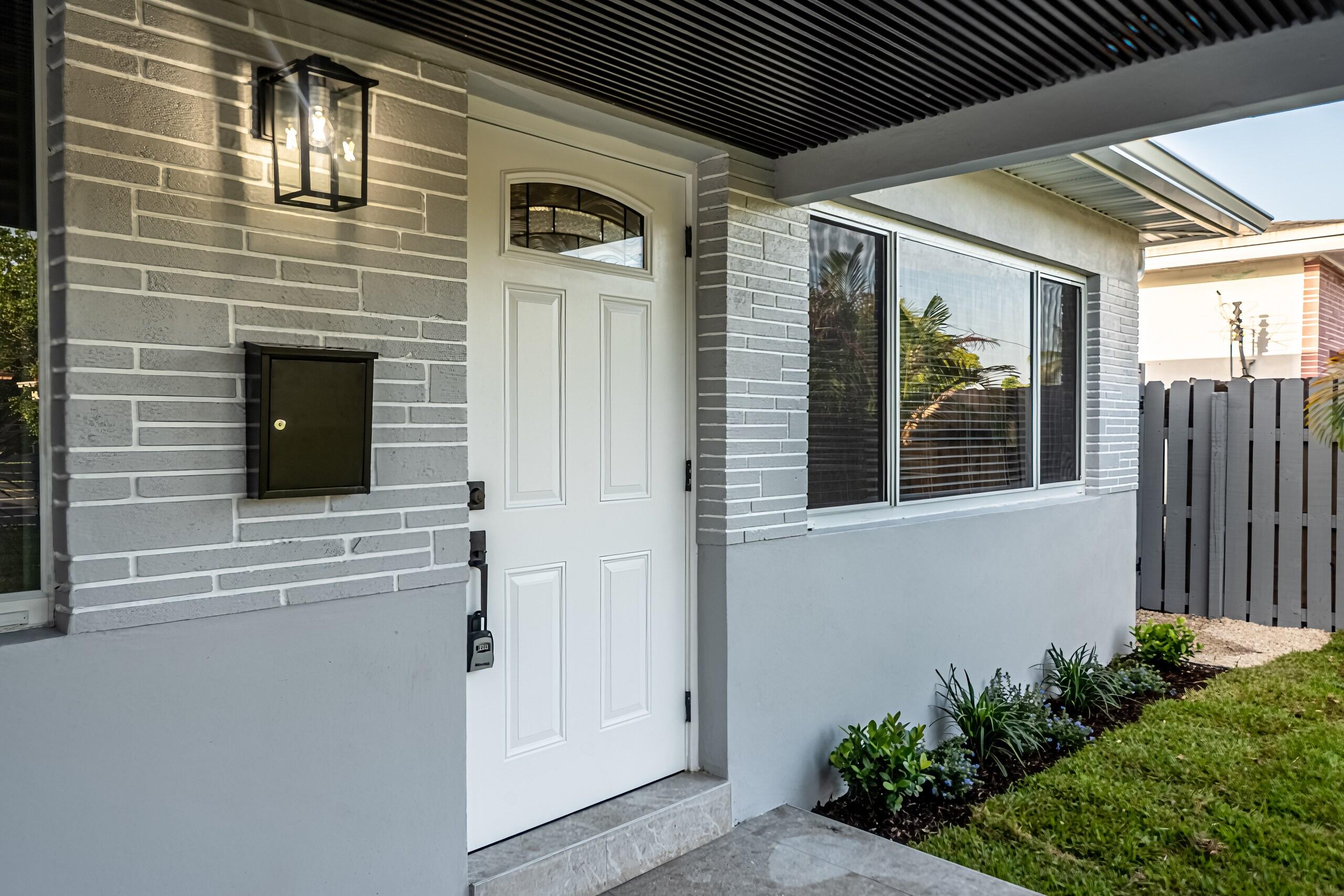 HOLLYWOOD LITTLE RANCHES - Residential