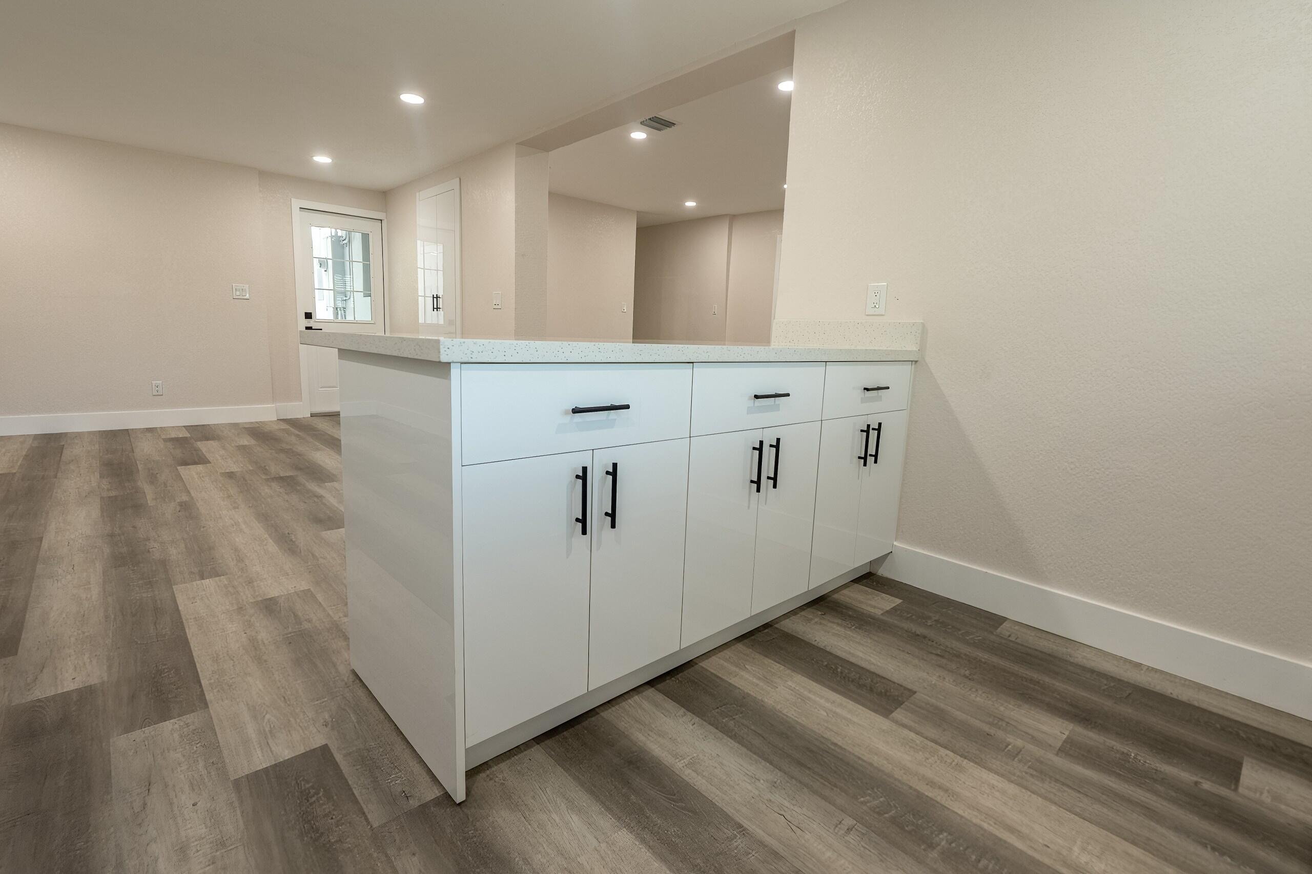 HOLLYWOOD LITTLE RANCHES - Residential