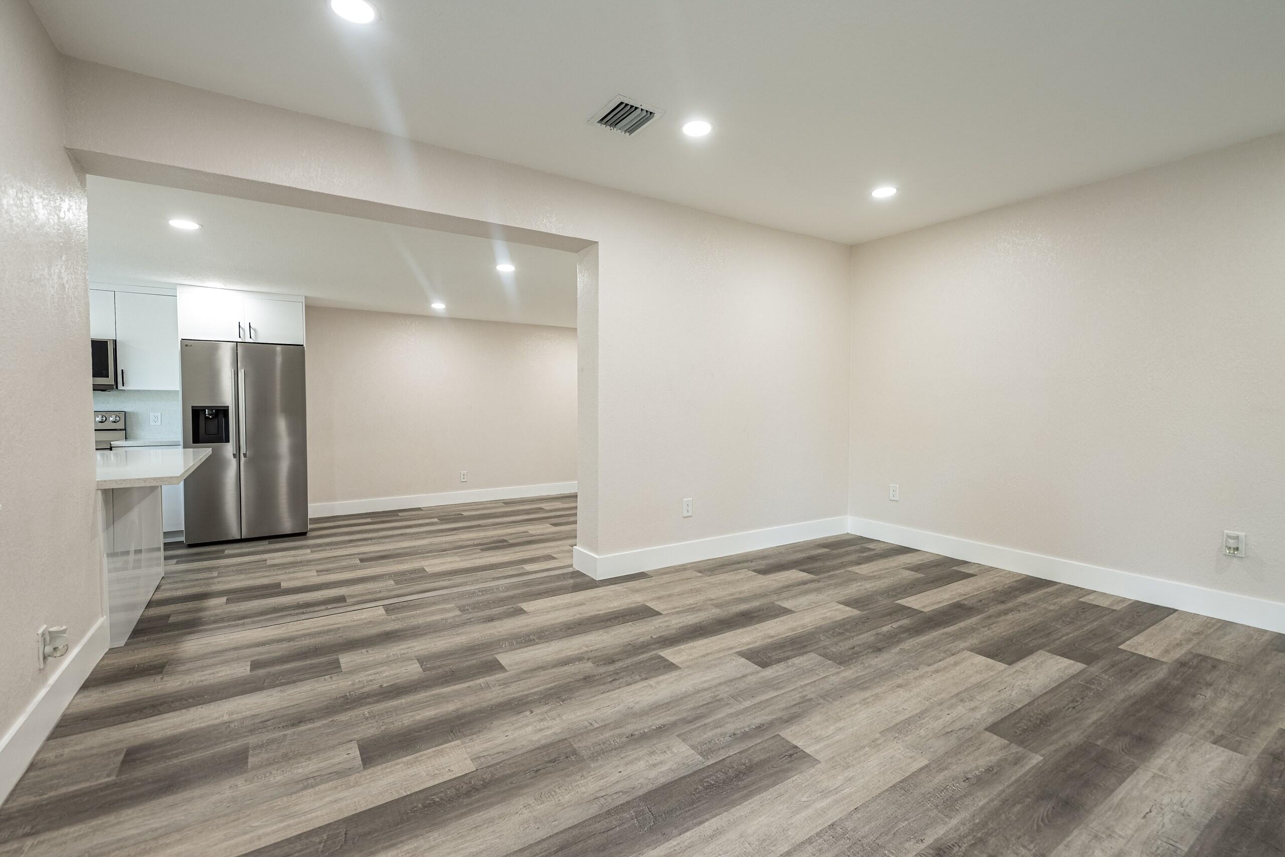 HOLLYWOOD LITTLE RANCHES - Residential
