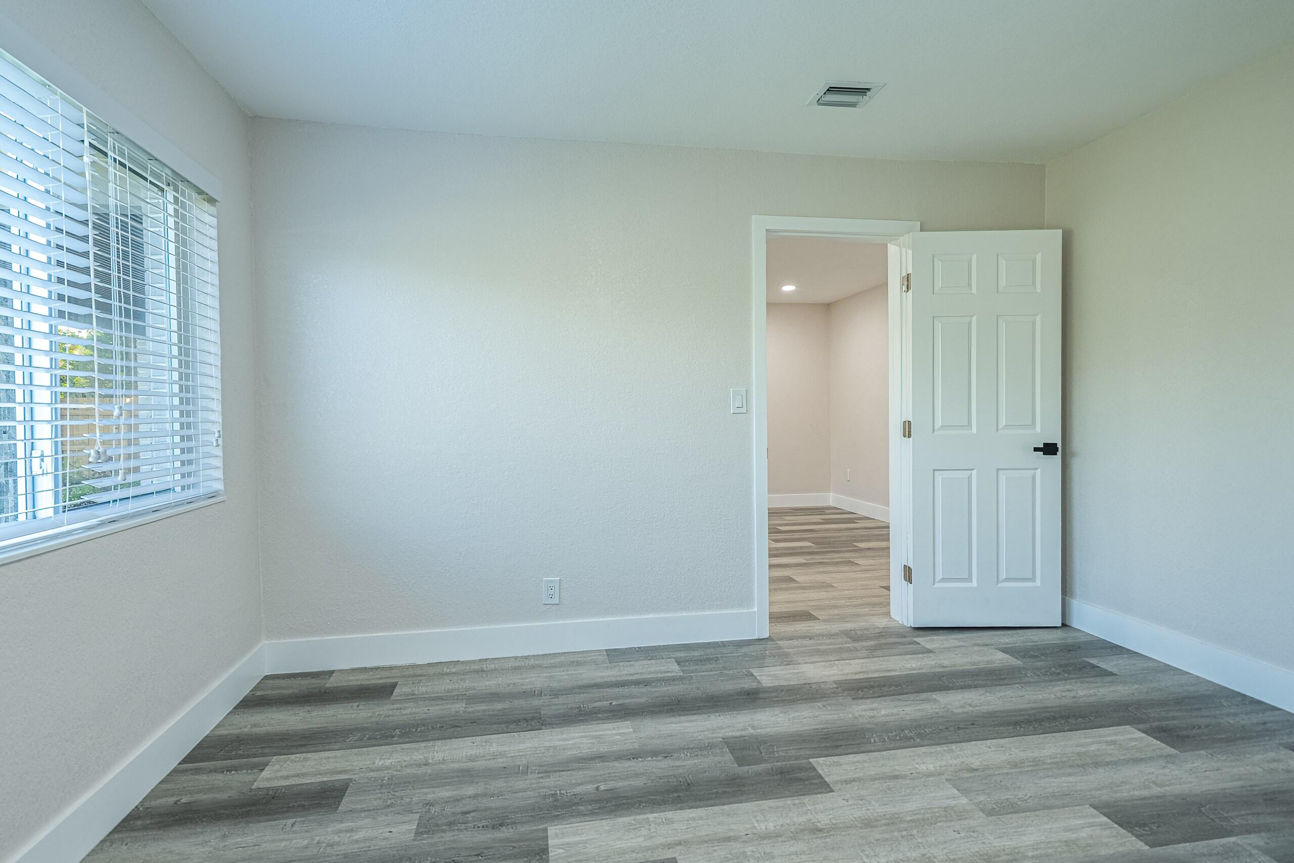 HOLLYWOOD LITTLE RANCHES - Residential
