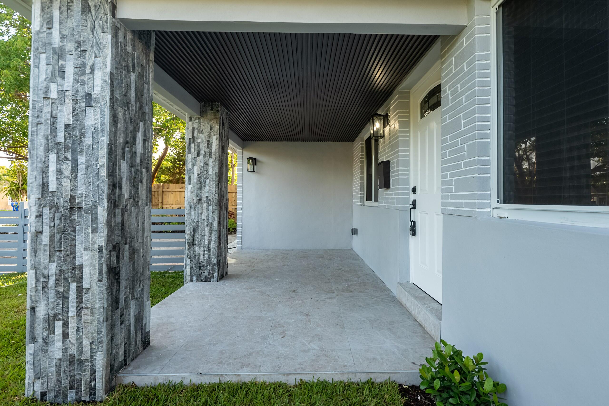 HOLLYWOOD LITTLE RANCHES - Residential