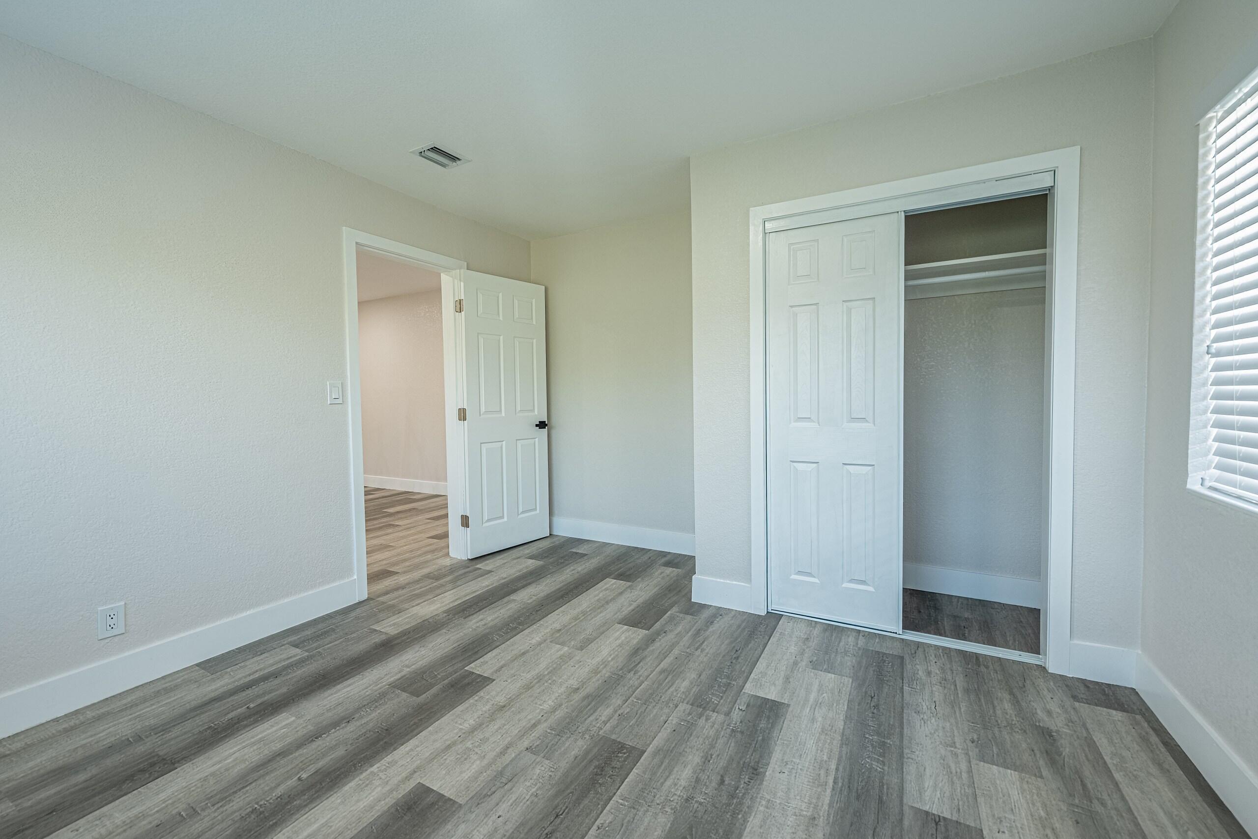 HOLLYWOOD LITTLE RANCHES - Residential
