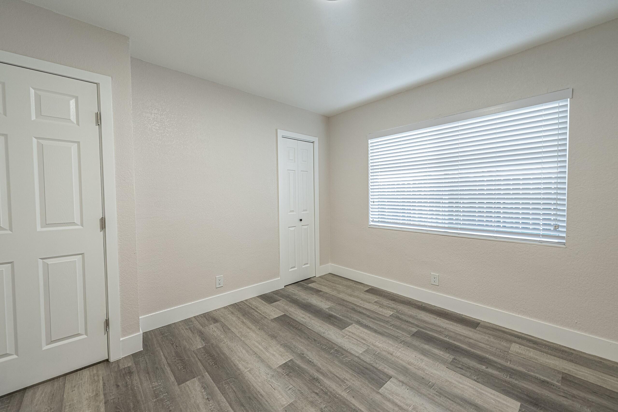 HOLLYWOOD LITTLE RANCHES - Residential