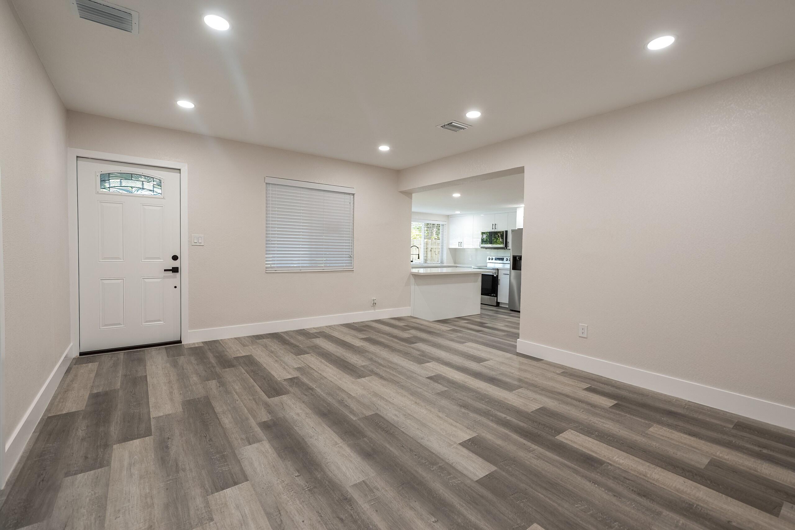 HOLLYWOOD LITTLE RANCHES - Residential