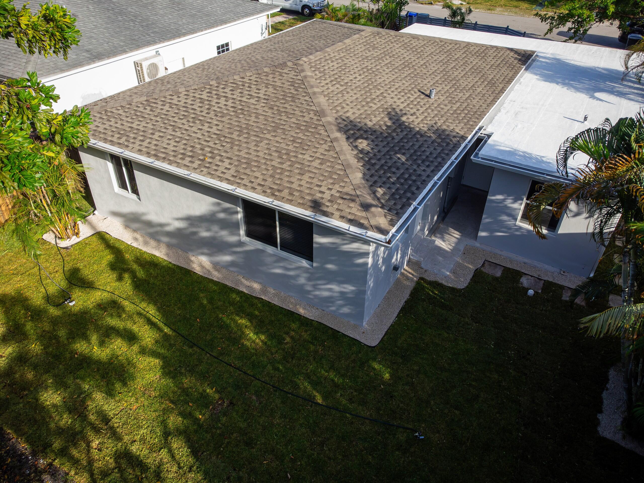 HOLLYWOOD LITTLE RANCHES - Residential