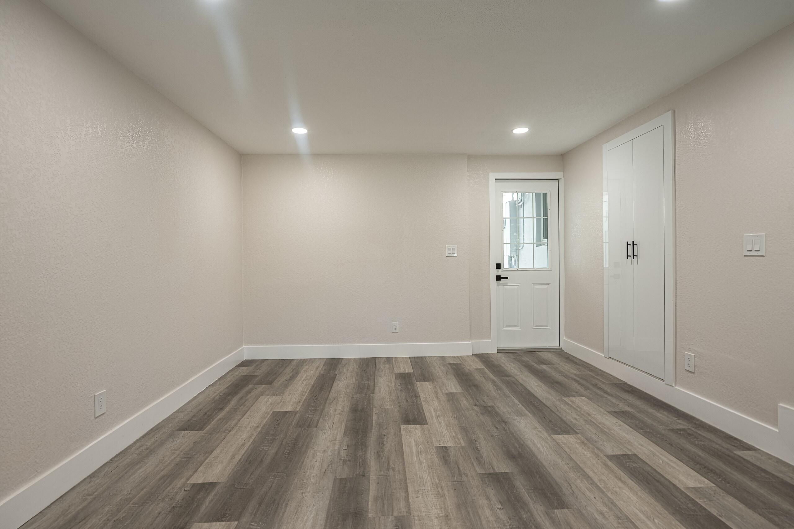 HOLLYWOOD LITTLE RANCHES - Residential