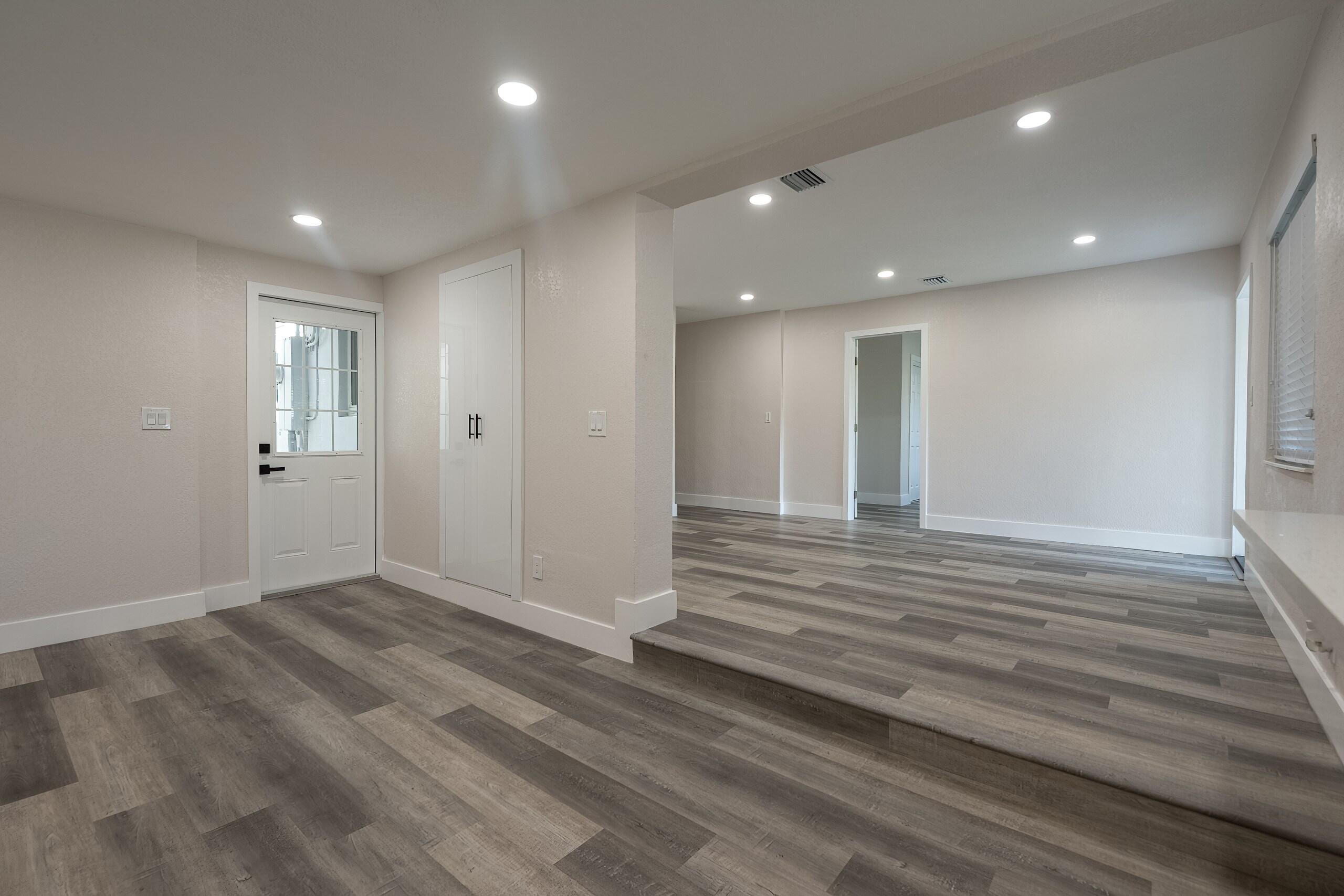 HOLLYWOOD LITTLE RANCHES - Residential