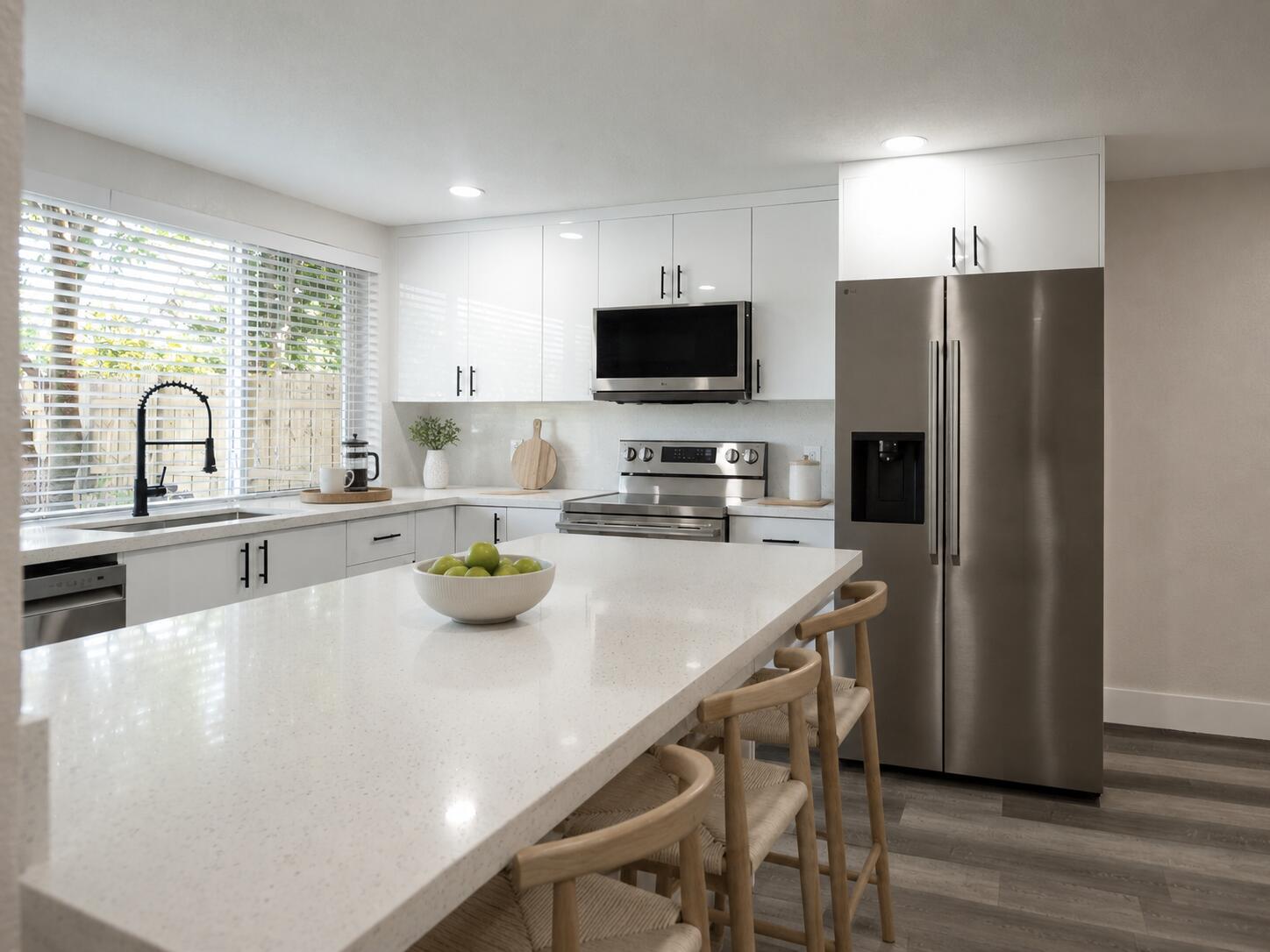 HOLLYWOOD LITTLE RANCHES - Residential