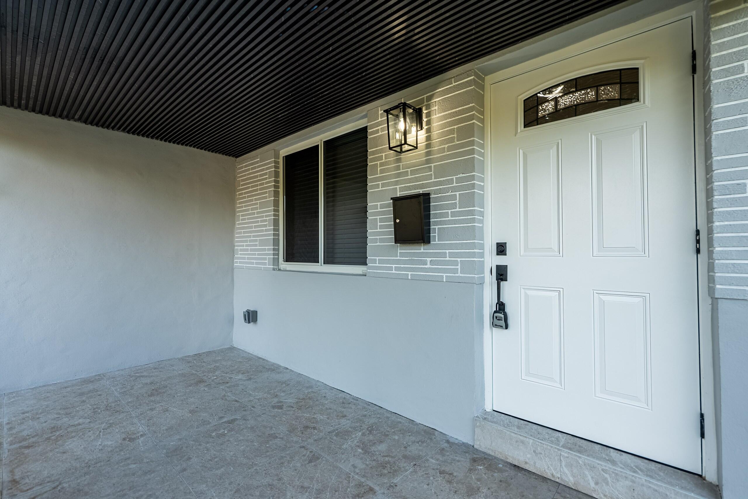 HOLLYWOOD LITTLE RANCHES - Residential