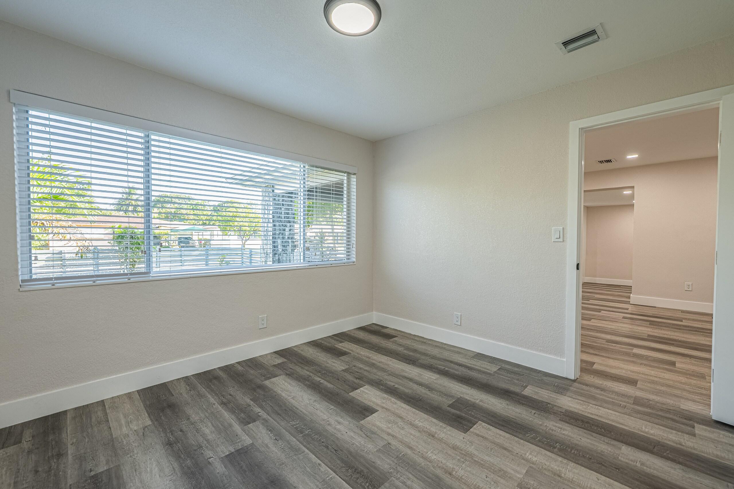HOLLYWOOD LITTLE RANCHES - Residential