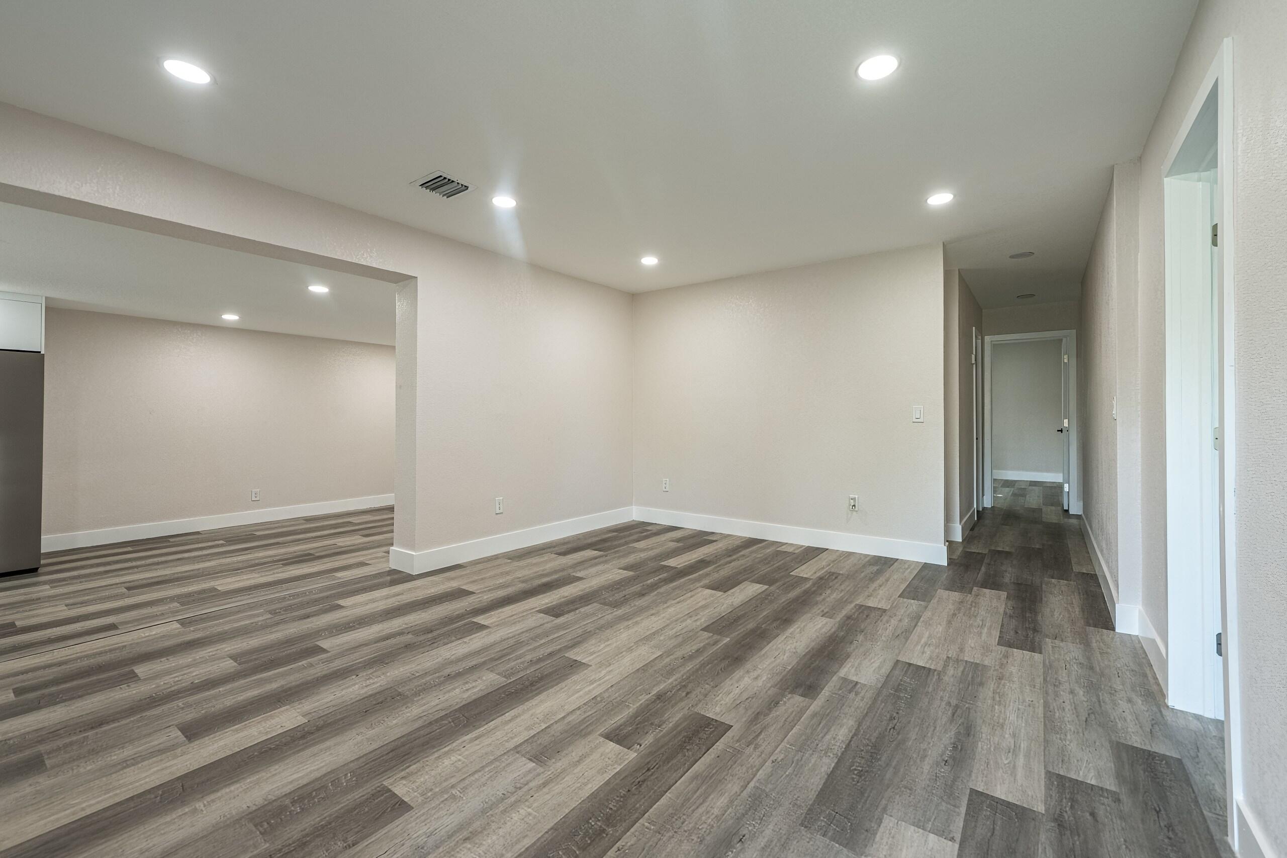 HOLLYWOOD LITTLE RANCHES - Residential