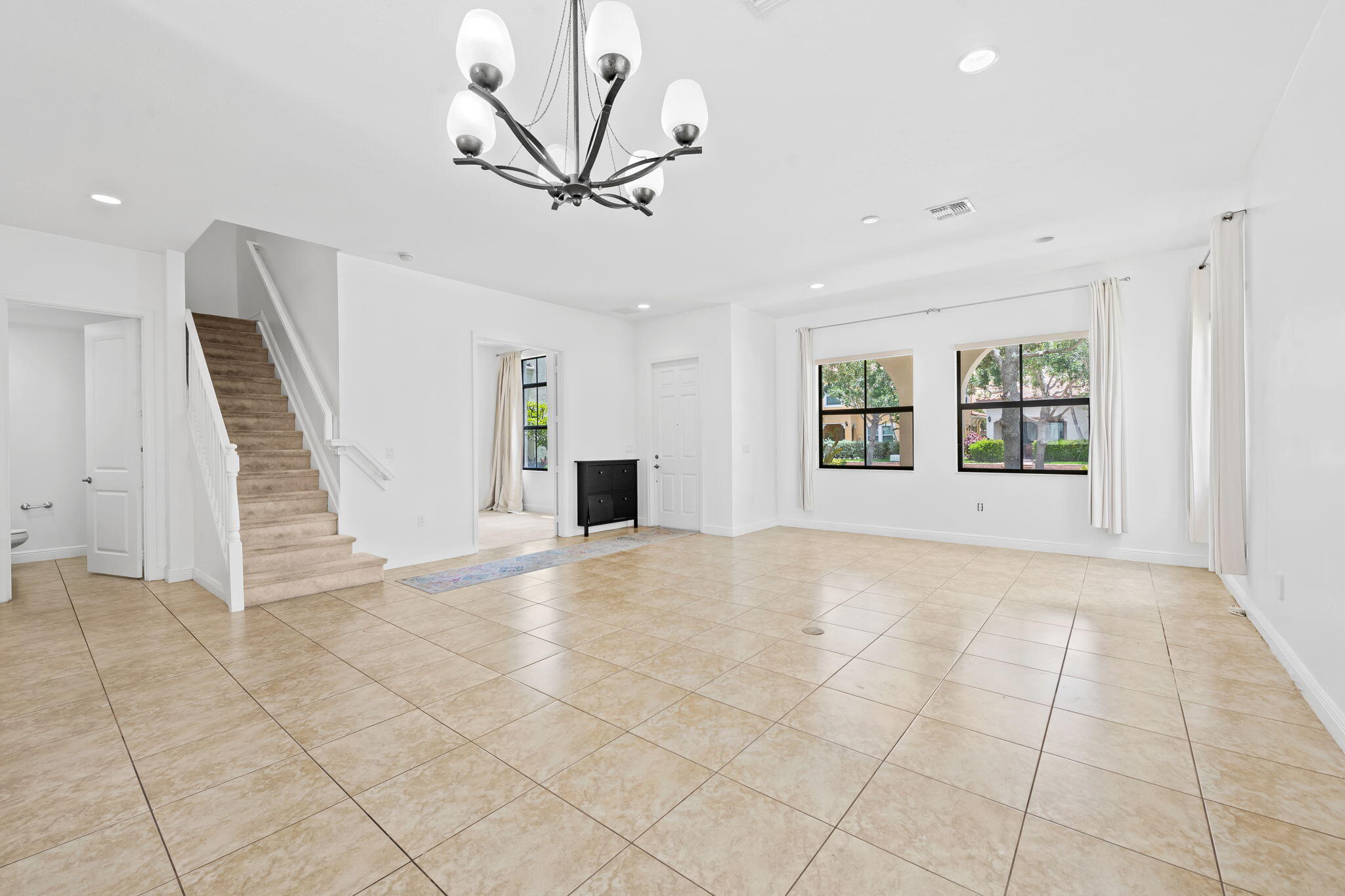SAWGRASS LAKES - Residential