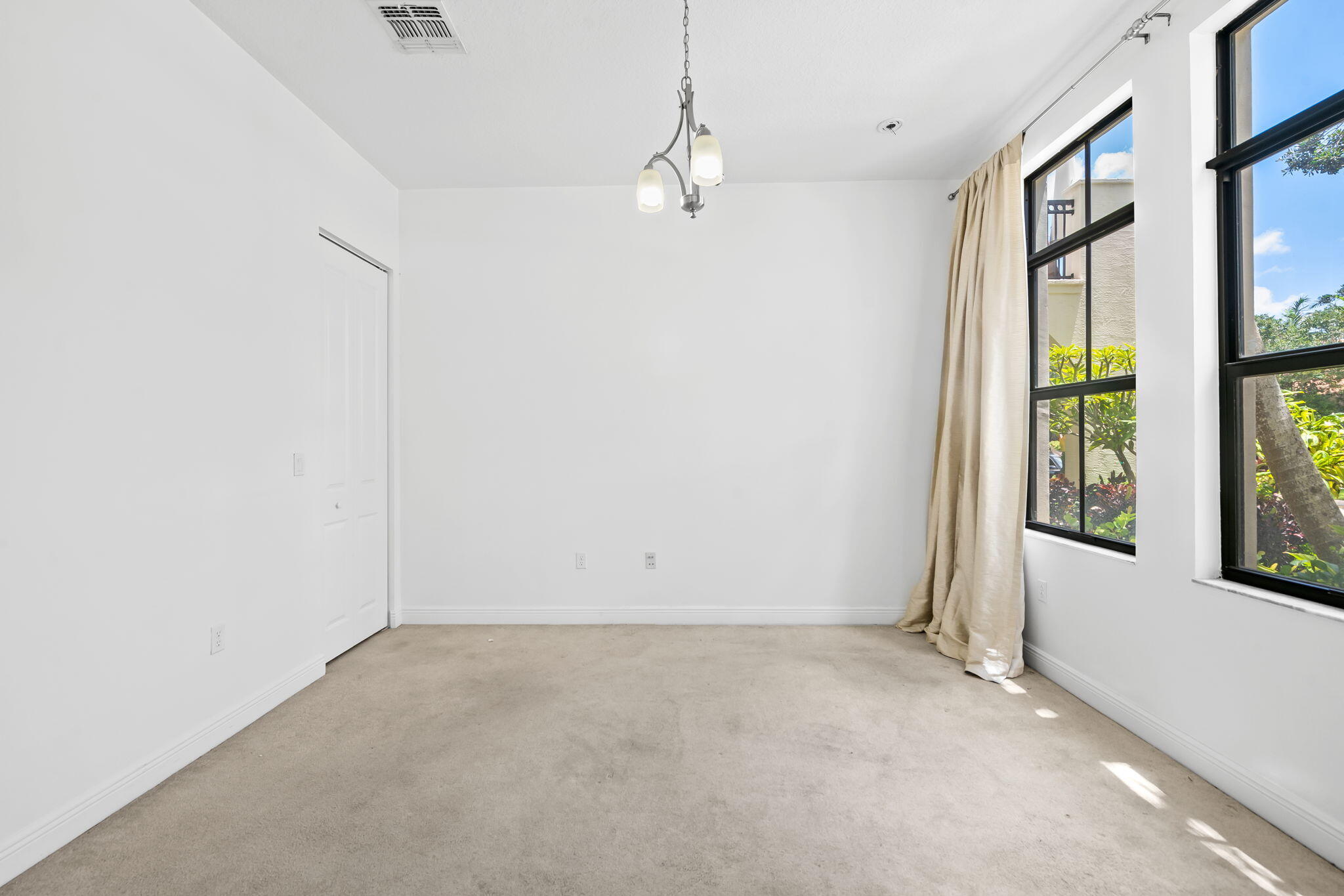 SAWGRASS LAKES - Residential