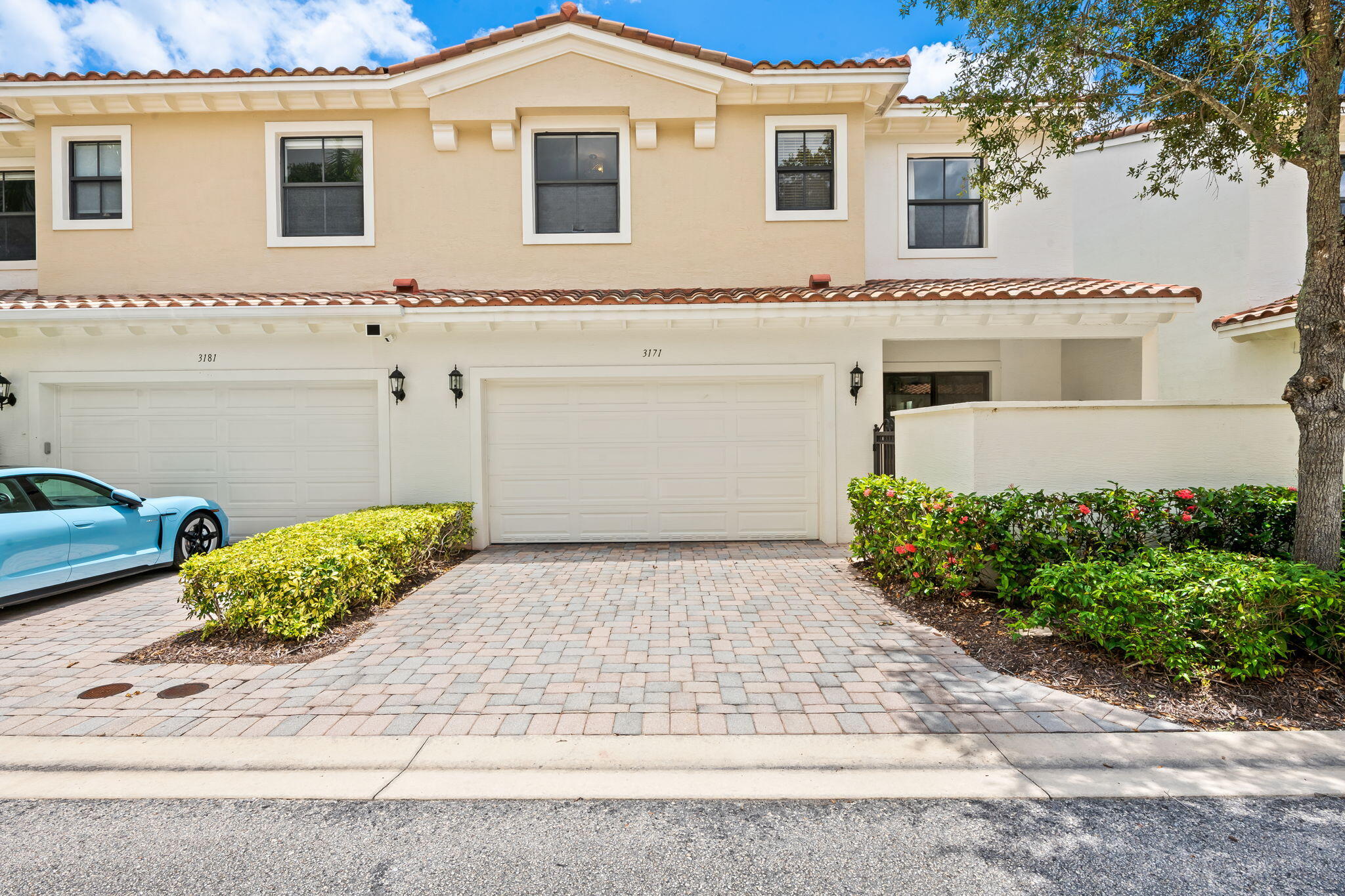 SAWGRASS LAKES - Residential