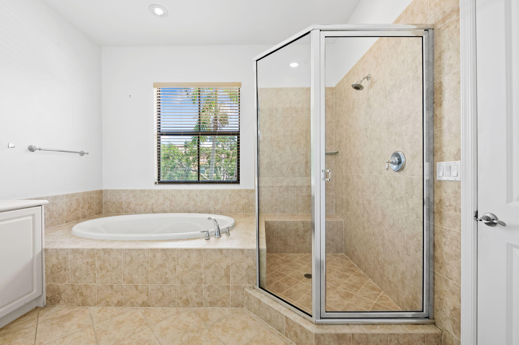 SAWGRASS LAKES - Residential