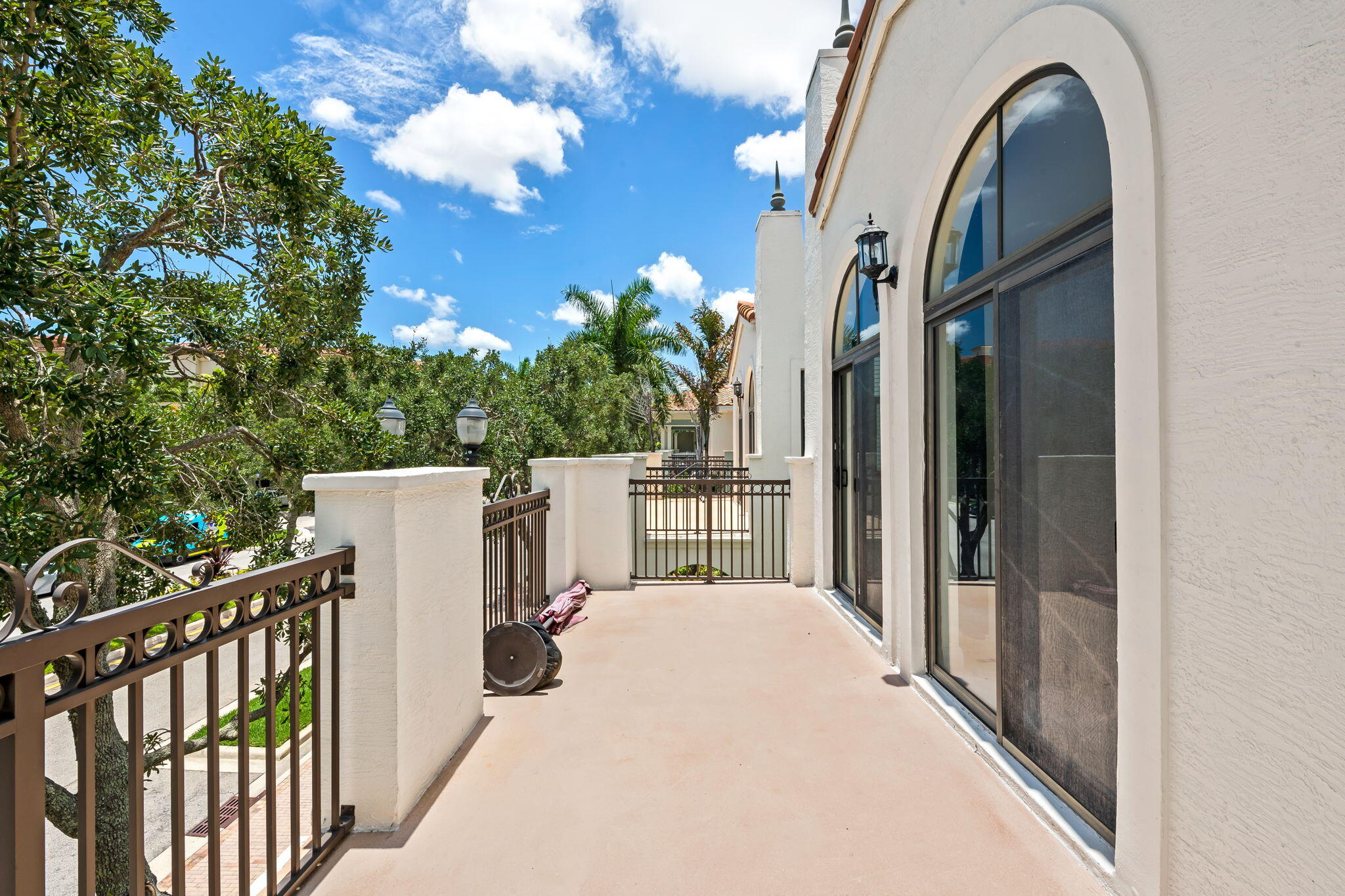 SAWGRASS LAKES - Residential