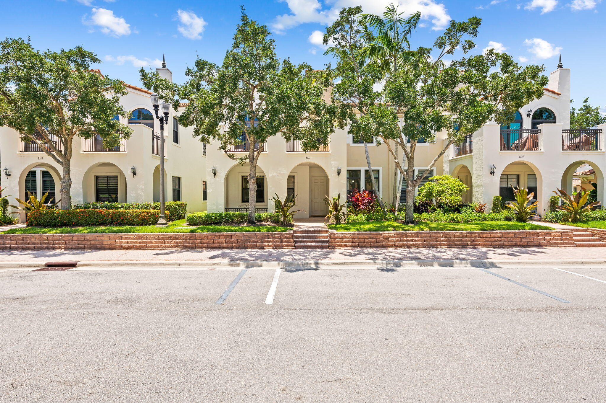 SAWGRASS LAKES - Residential