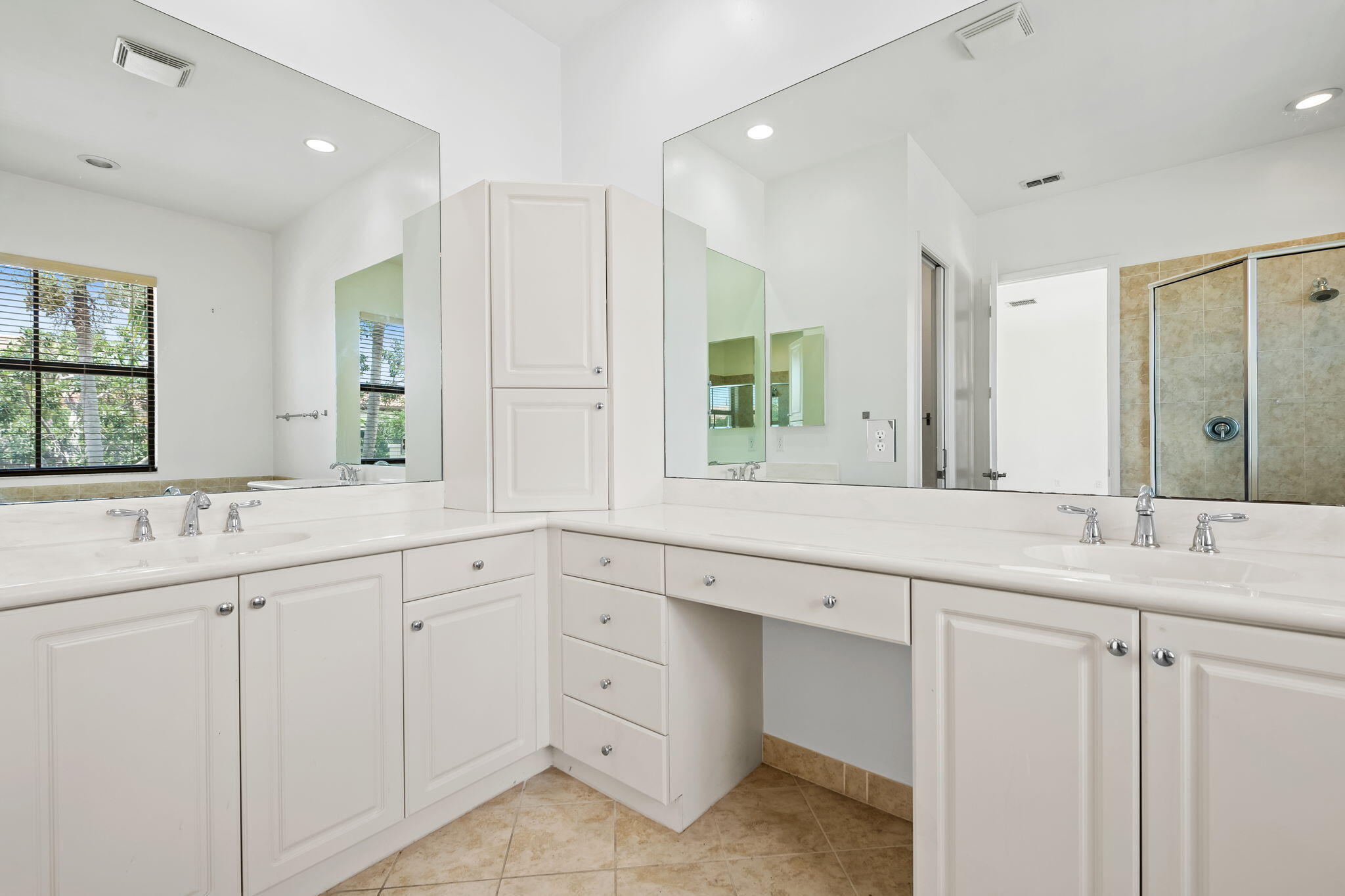 SAWGRASS LAKES - Residential
