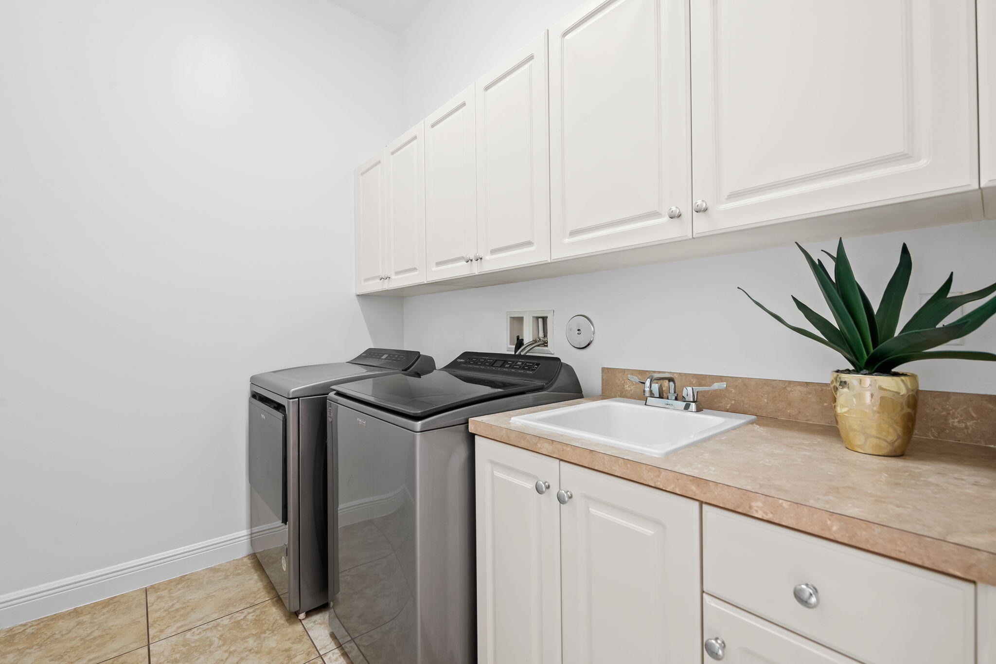 SAWGRASS LAKES - Residential