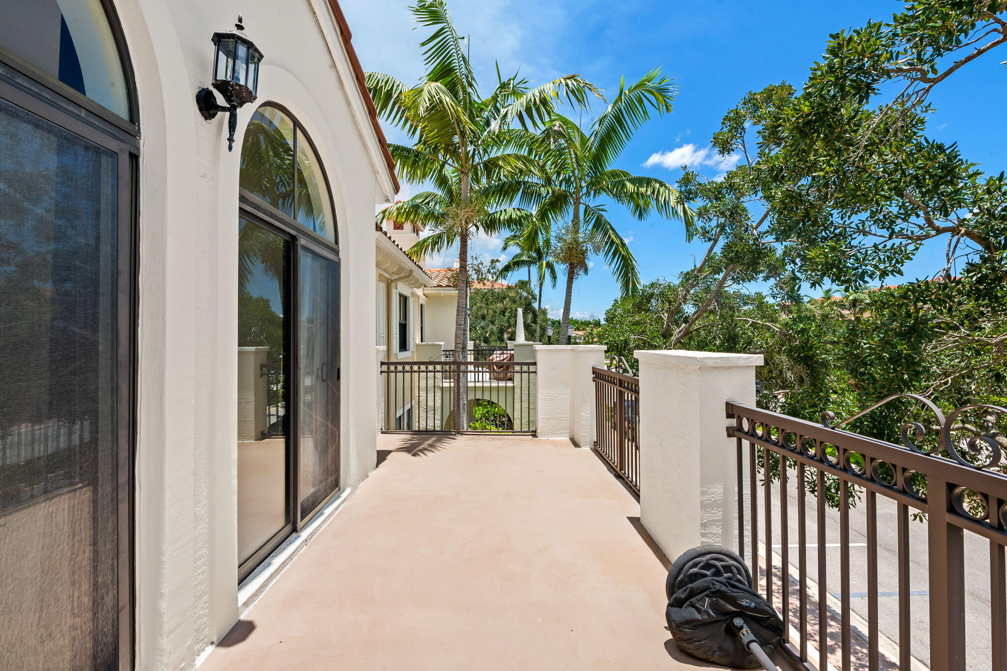 SAWGRASS LAKES - Residential