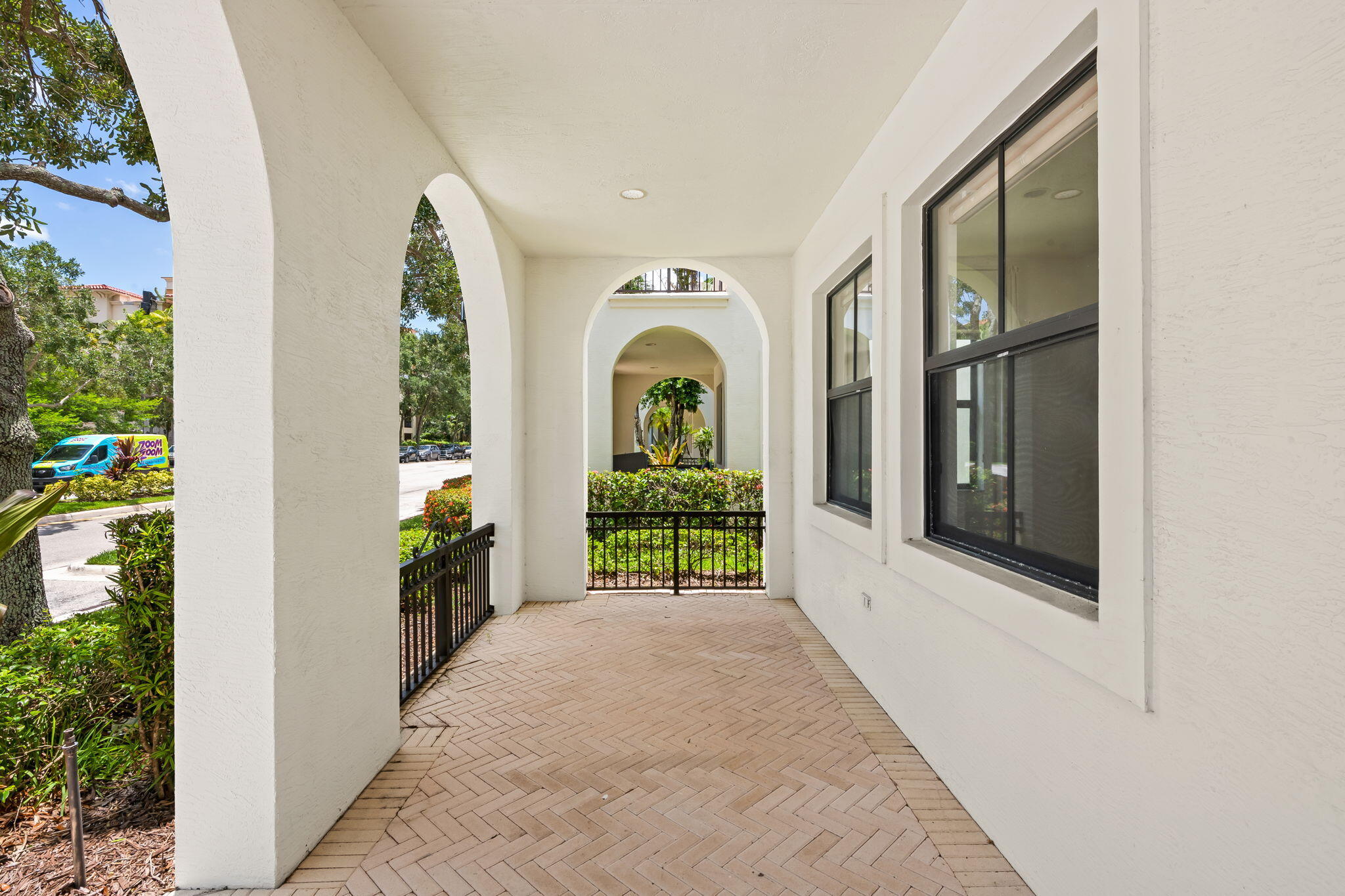 SAWGRASS LAKES - Residential