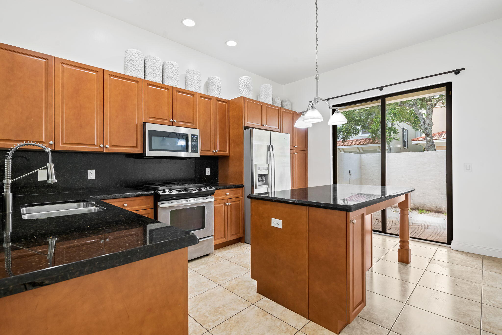 SAWGRASS LAKES - Residential