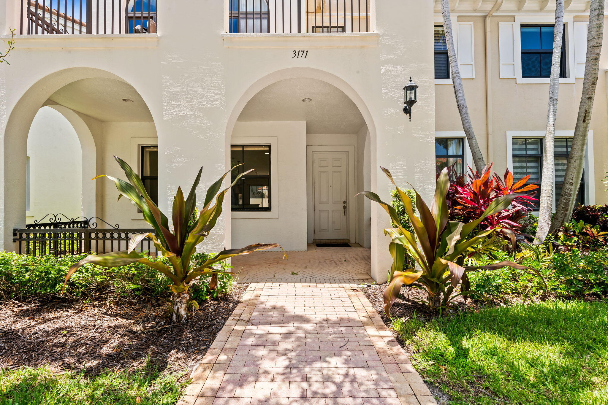 SAWGRASS LAKES - Residential
