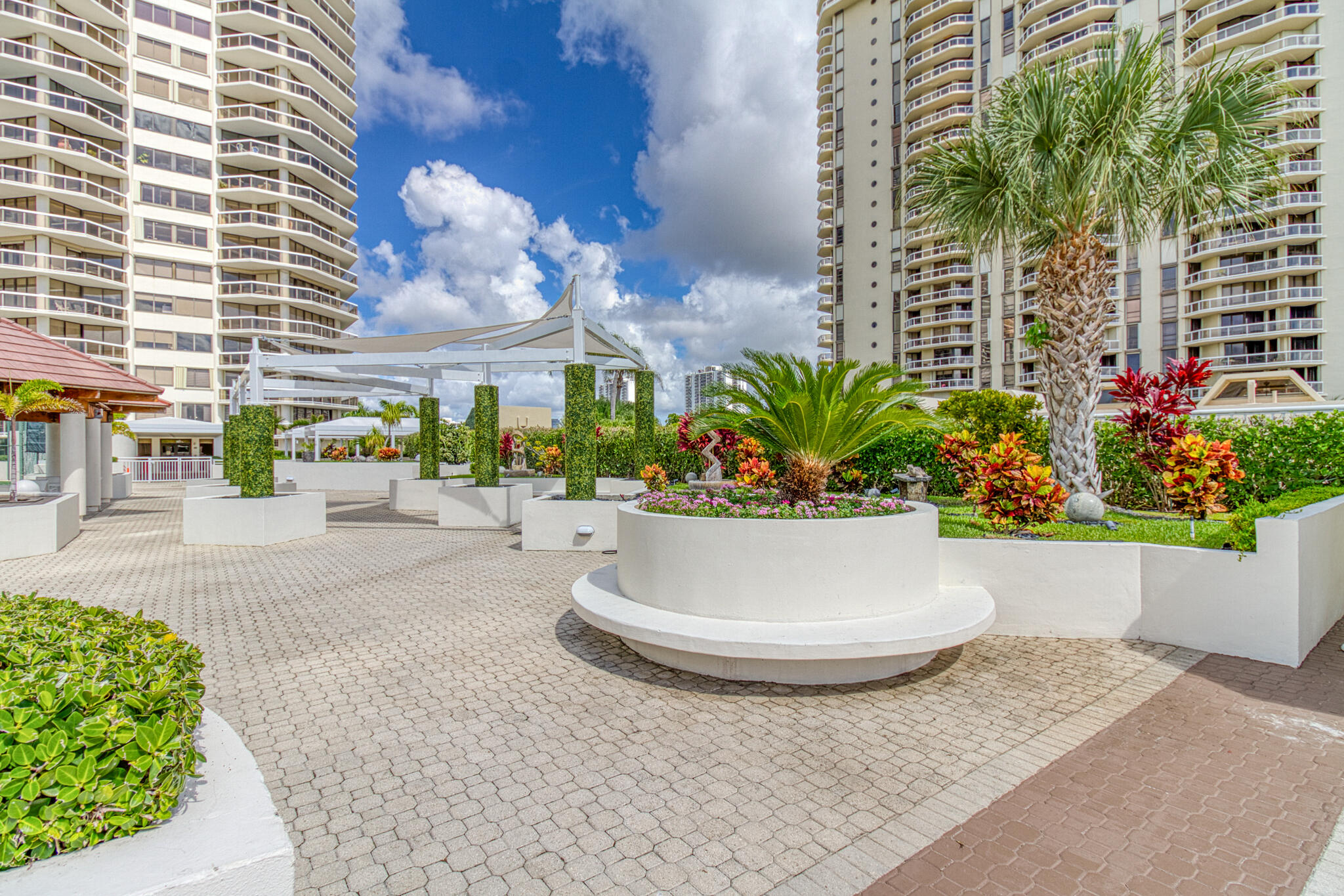 THE LANDMARK CONDO - Residential