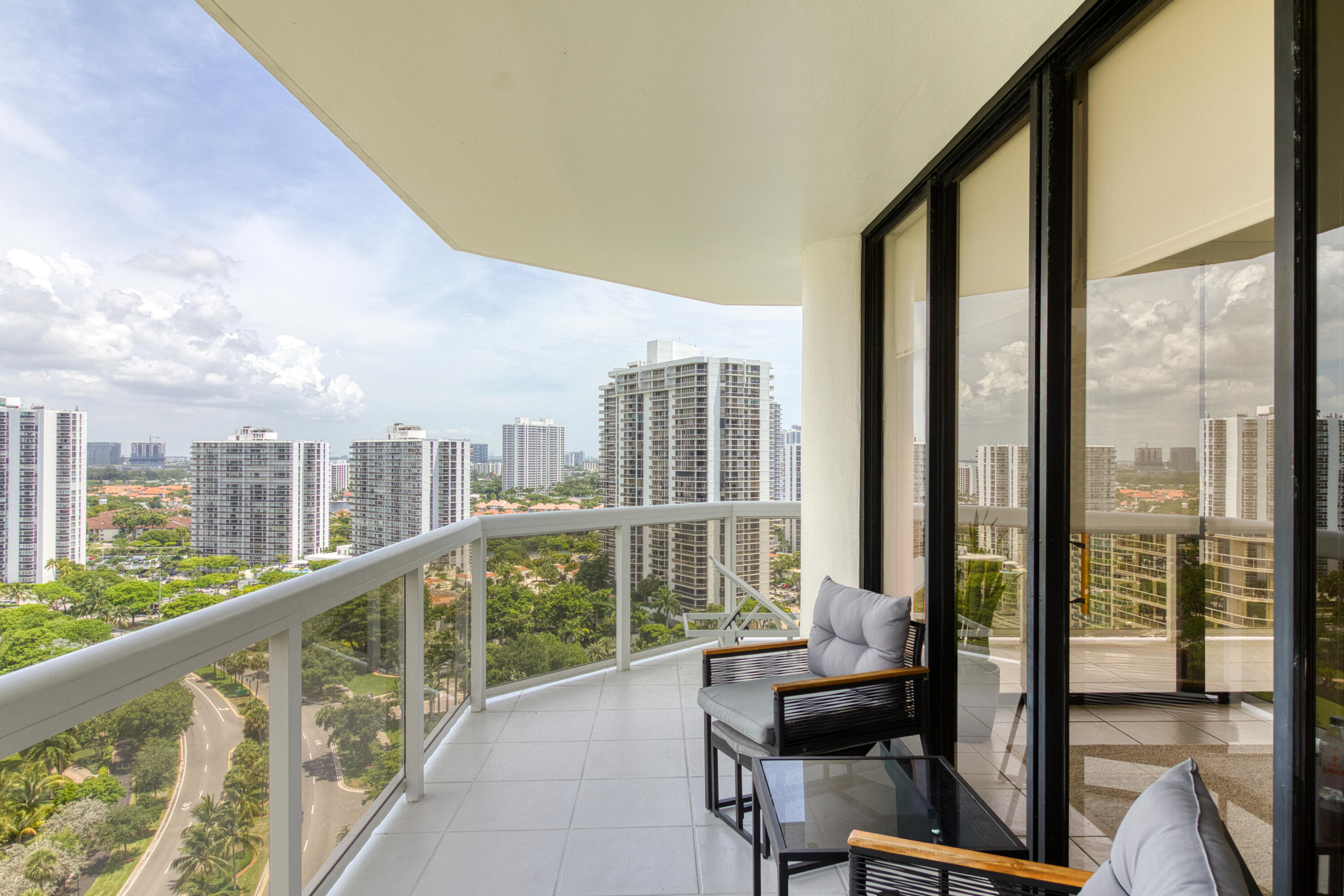 THE LANDMARK CONDO - Residential