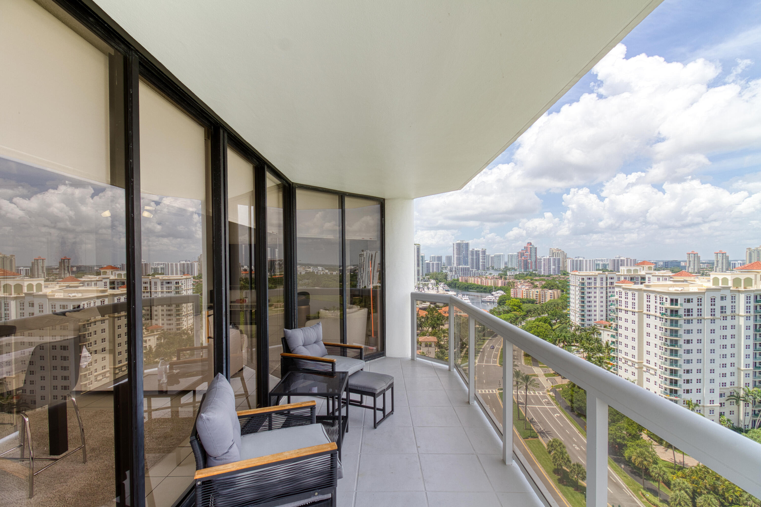 THE LANDMARK CONDO - Residential