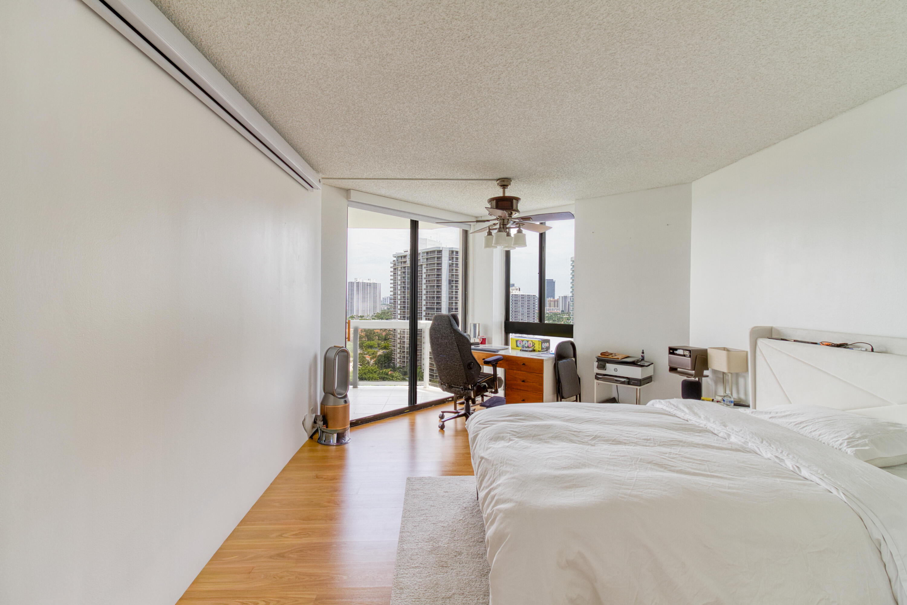 THE LANDMARK CONDO - Residential