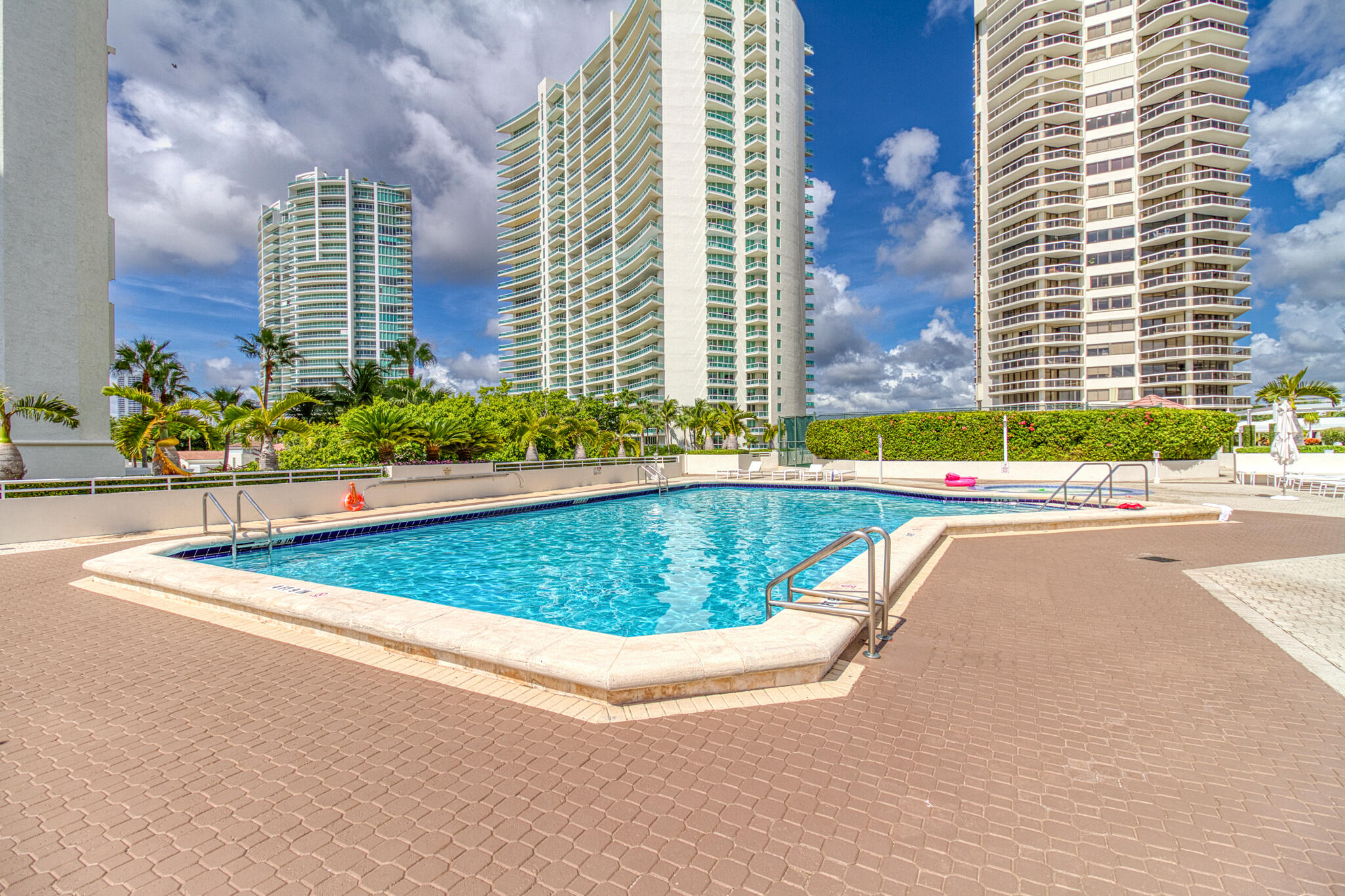 THE LANDMARK CONDO - Residential