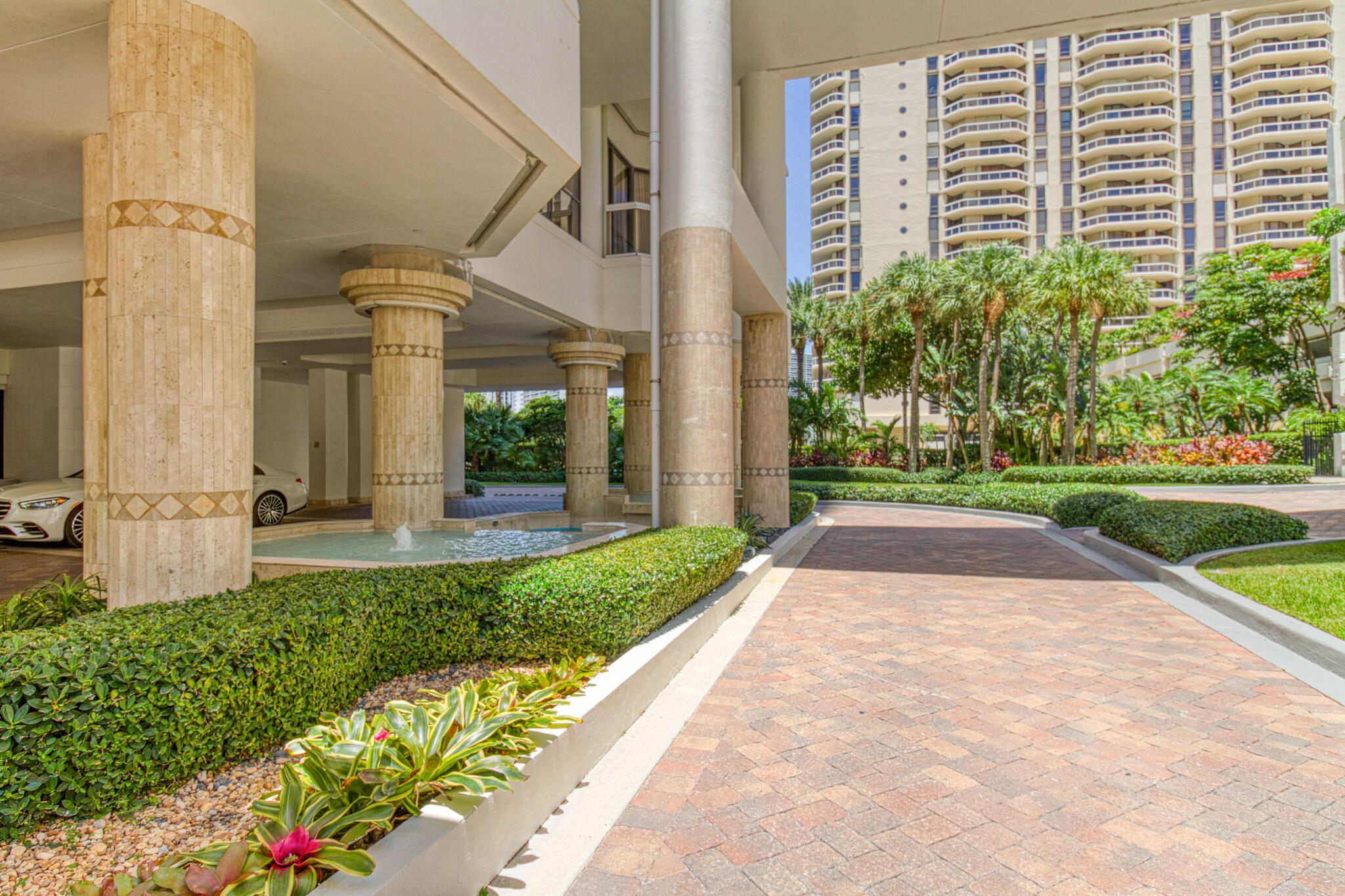 THE LANDMARK CONDO - Residential