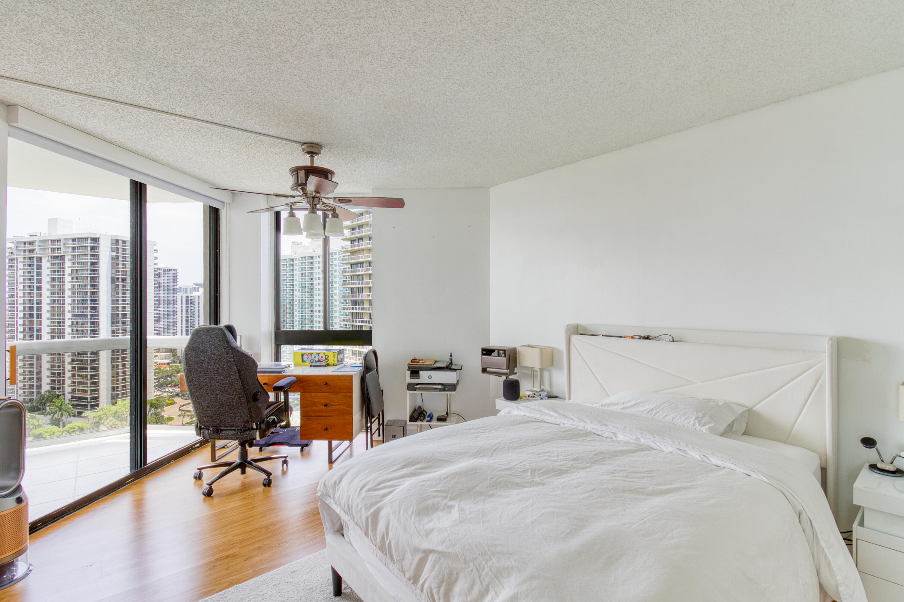 THE LANDMARK CONDO - Residential