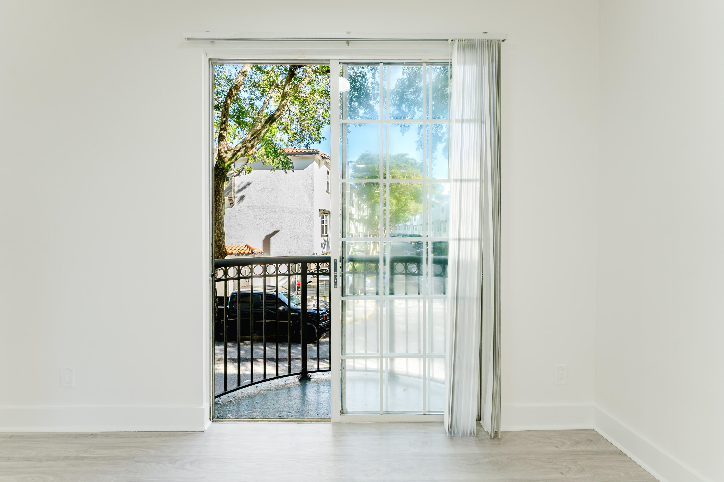 ESTADA OF LOS PASEOS - Residential Lease