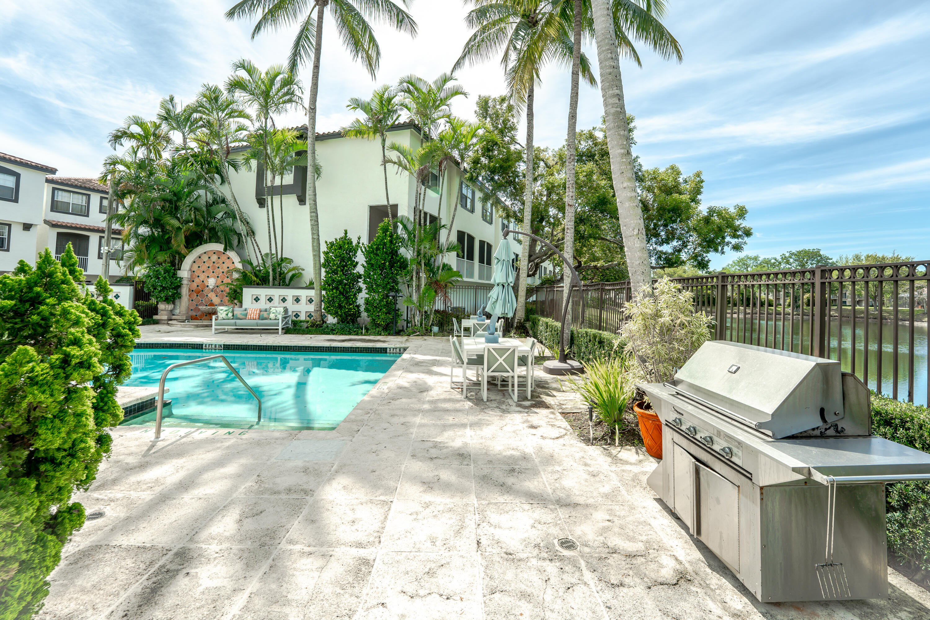 ESTADA OF LOS PASEOS - Residential Lease