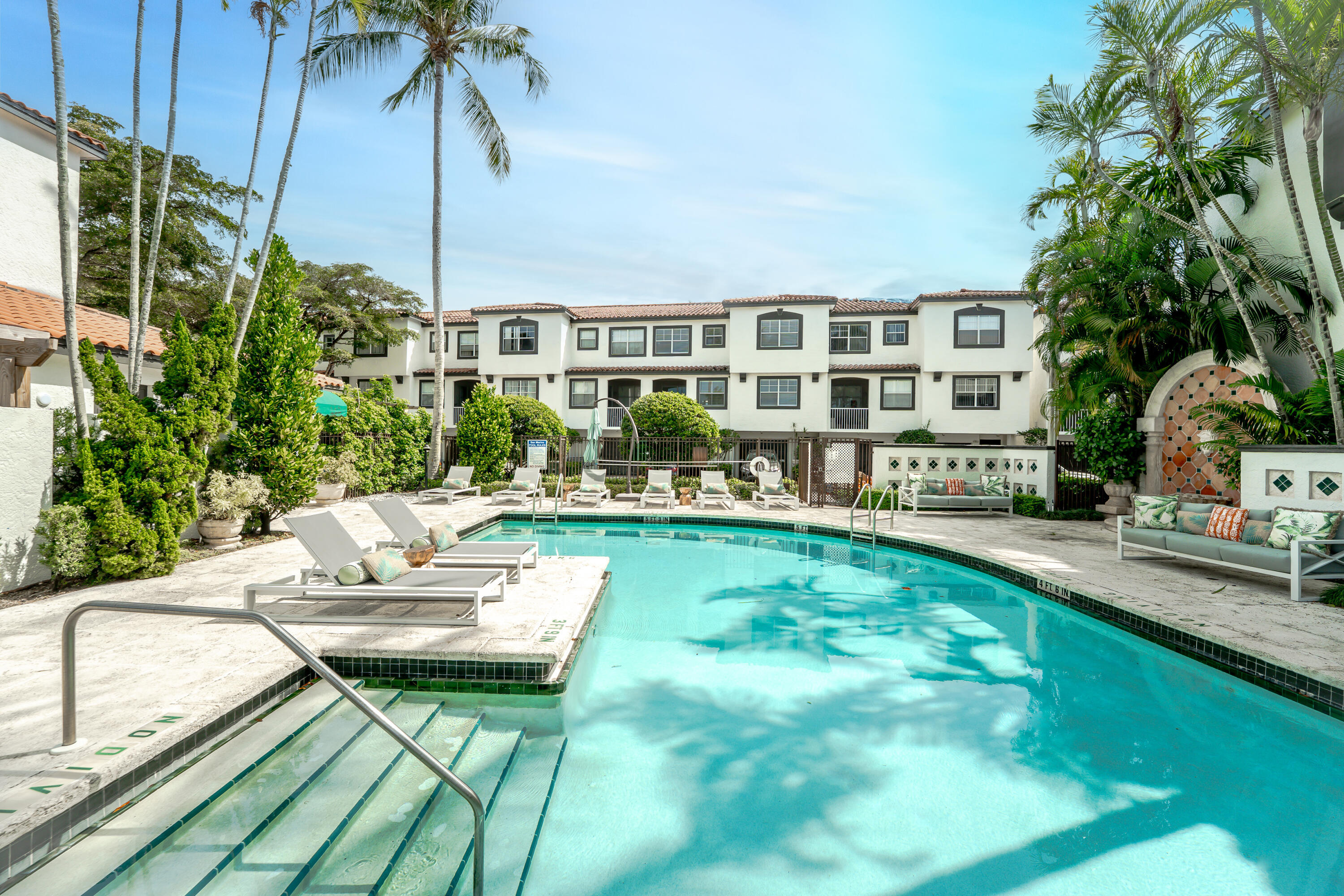 ESTADA OF LOS PASEOS - Residential Lease