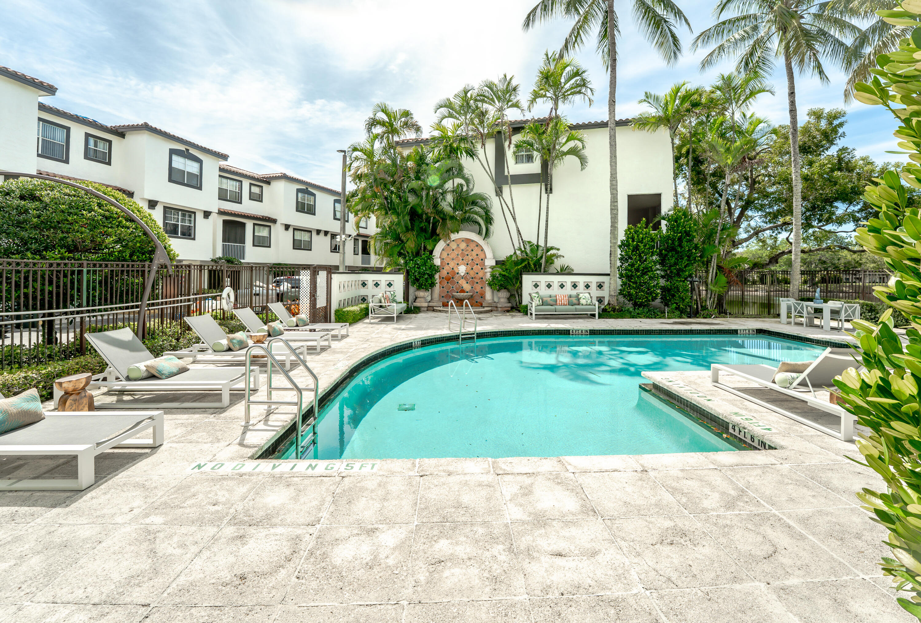ESTADA OF LOS PASEOS - Residential Lease