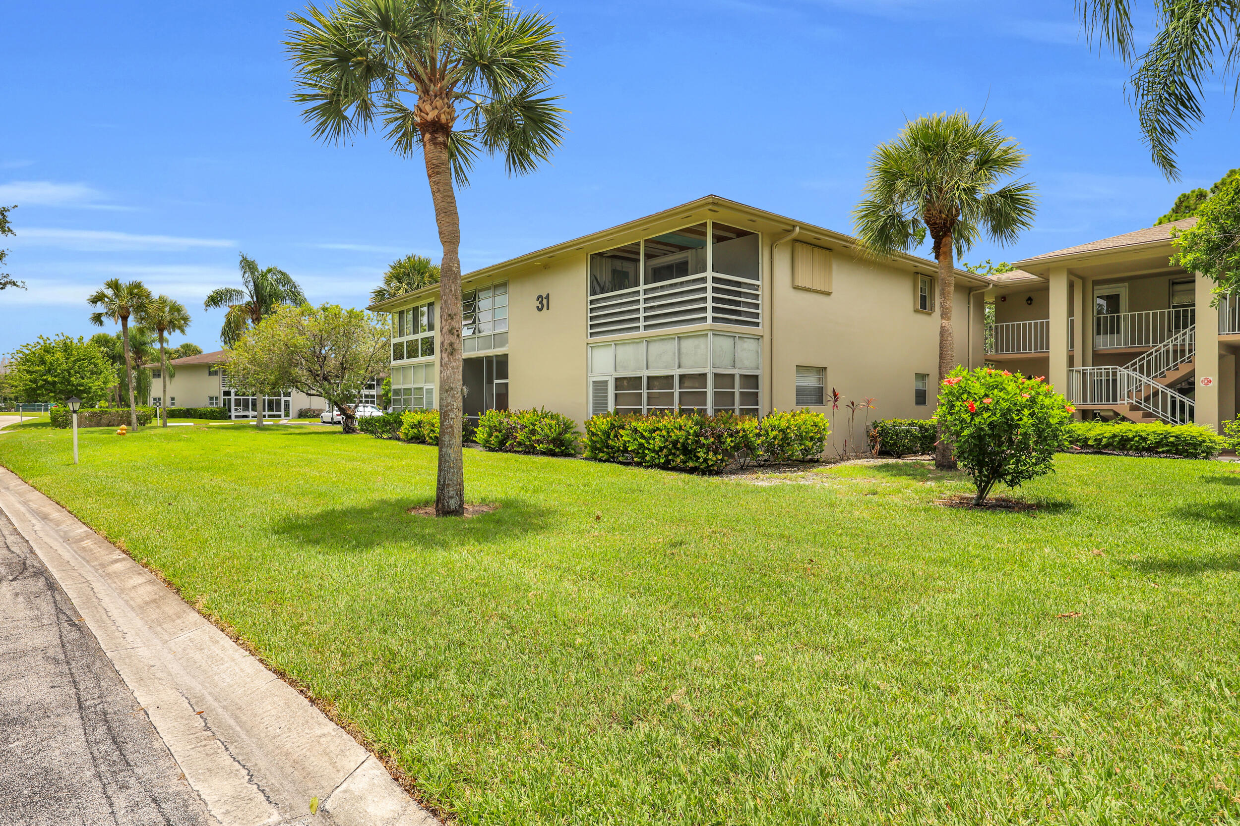 VISTA ST LUCIE BUILDINGS 9 THRU 20 - Residential Lease