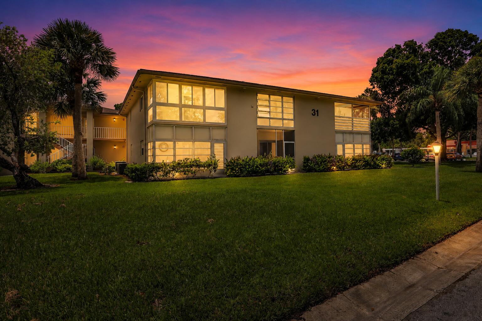 VISTA ST LUCIE BUILDINGS 9 THRU 20 - Residential Lease
