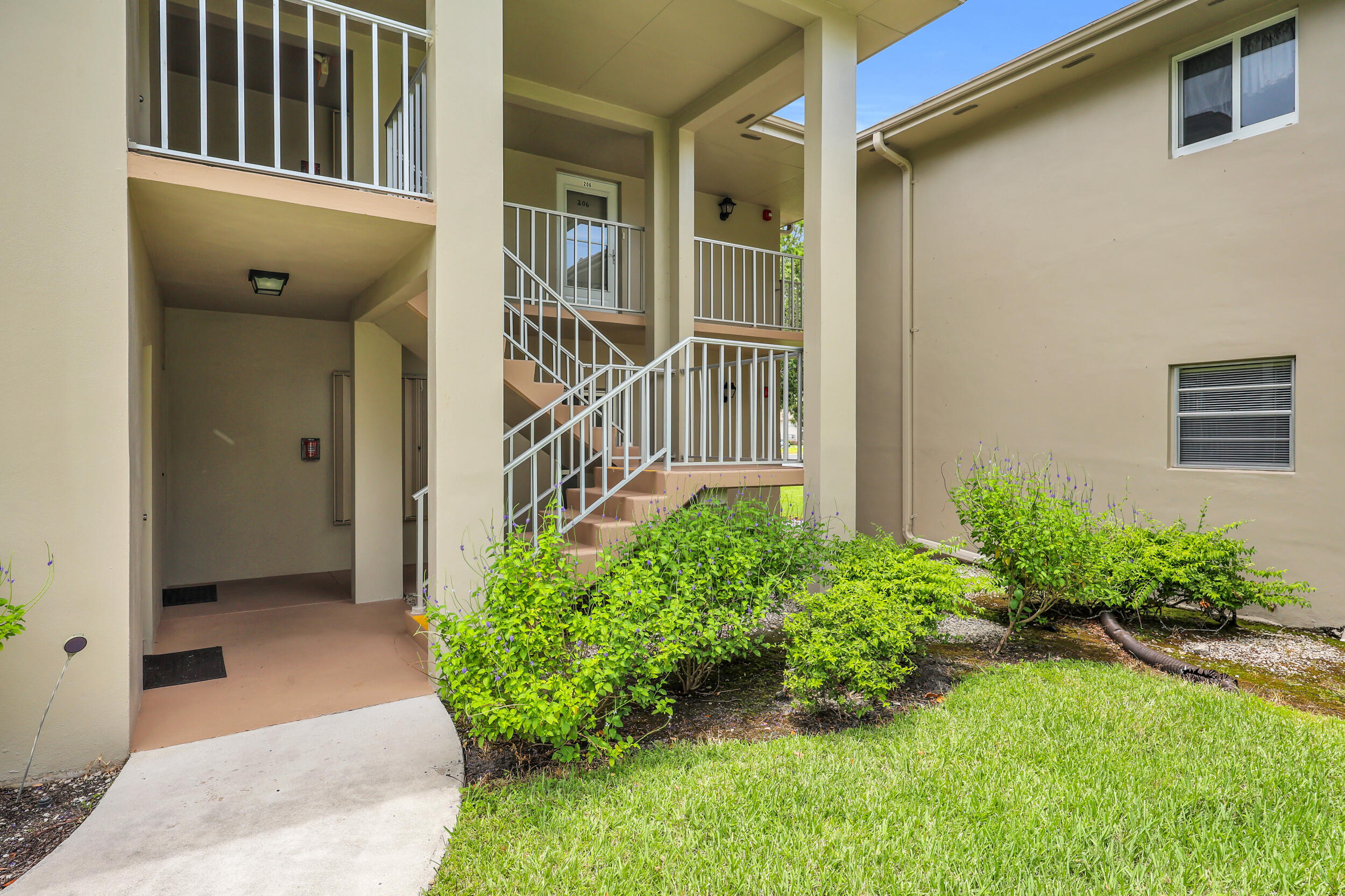 VISTA ST LUCIE BUILDINGS 9 THRU 20 - Residential Lease