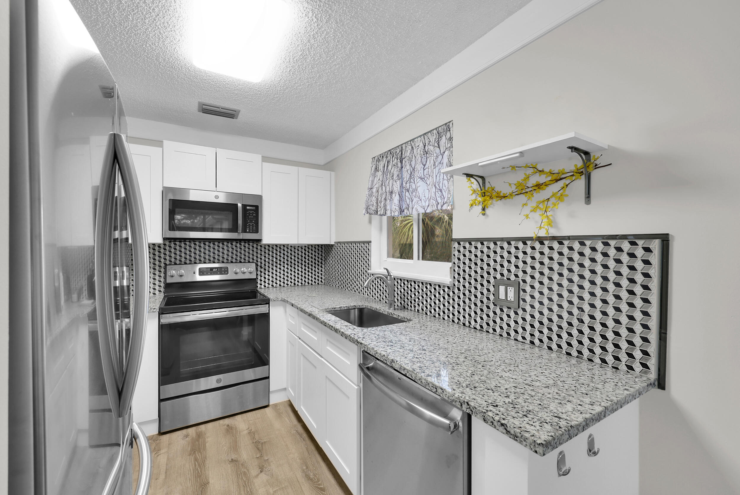 VISTA ST LUCIE BUILDINGS 9 THRU 20 - Residential Lease